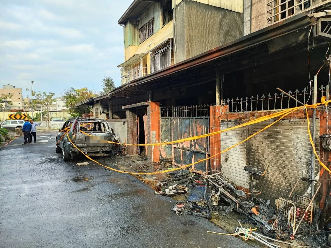 該棟起火之建築物屋齡已超過40年，室內老舊電線也從未更換過。（翻攝畫面）