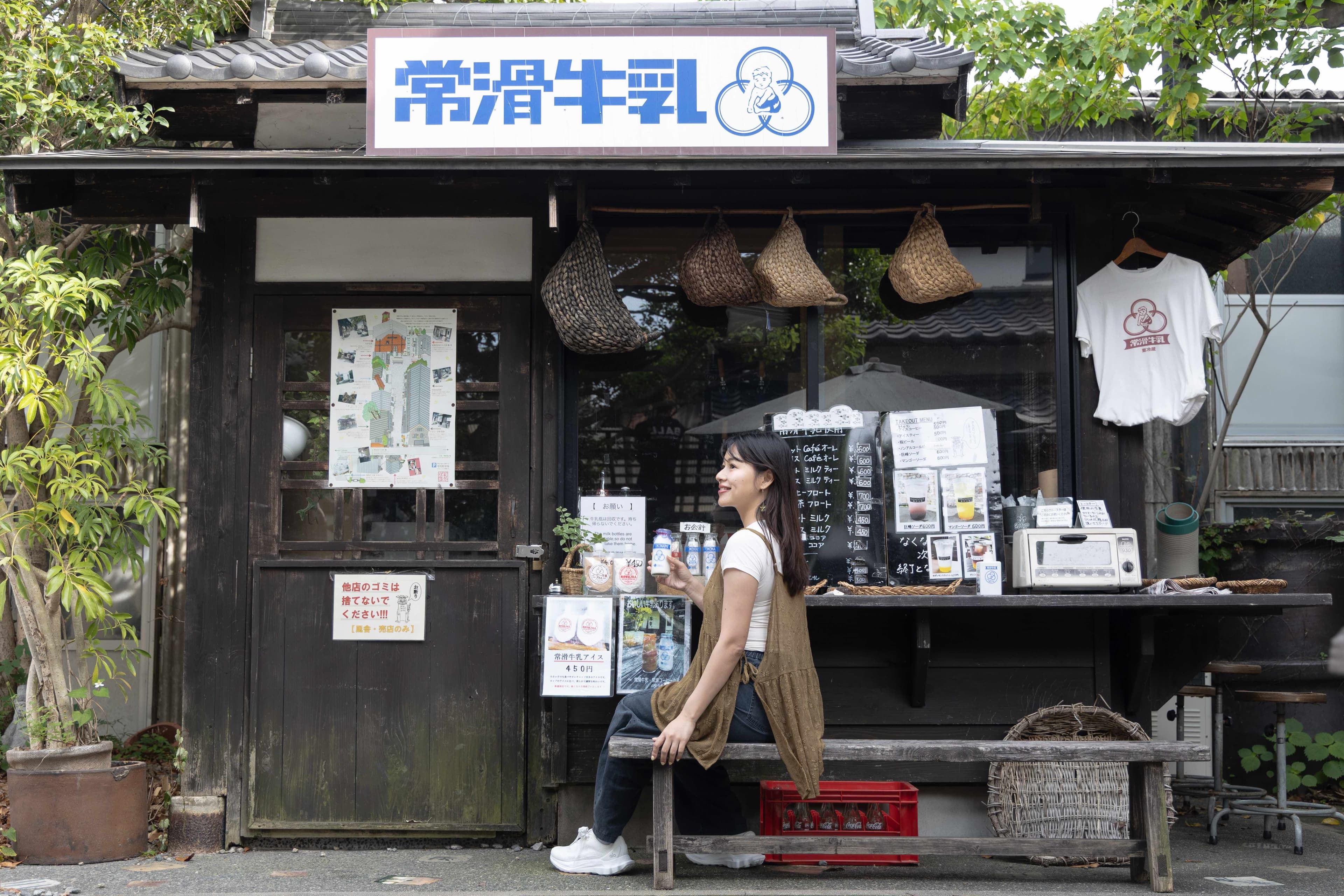 位於暮布土屋通的「麵包工房風舍」舊址是土管工場，販售新鮮出爐的手作麵包與常滑牛乳。