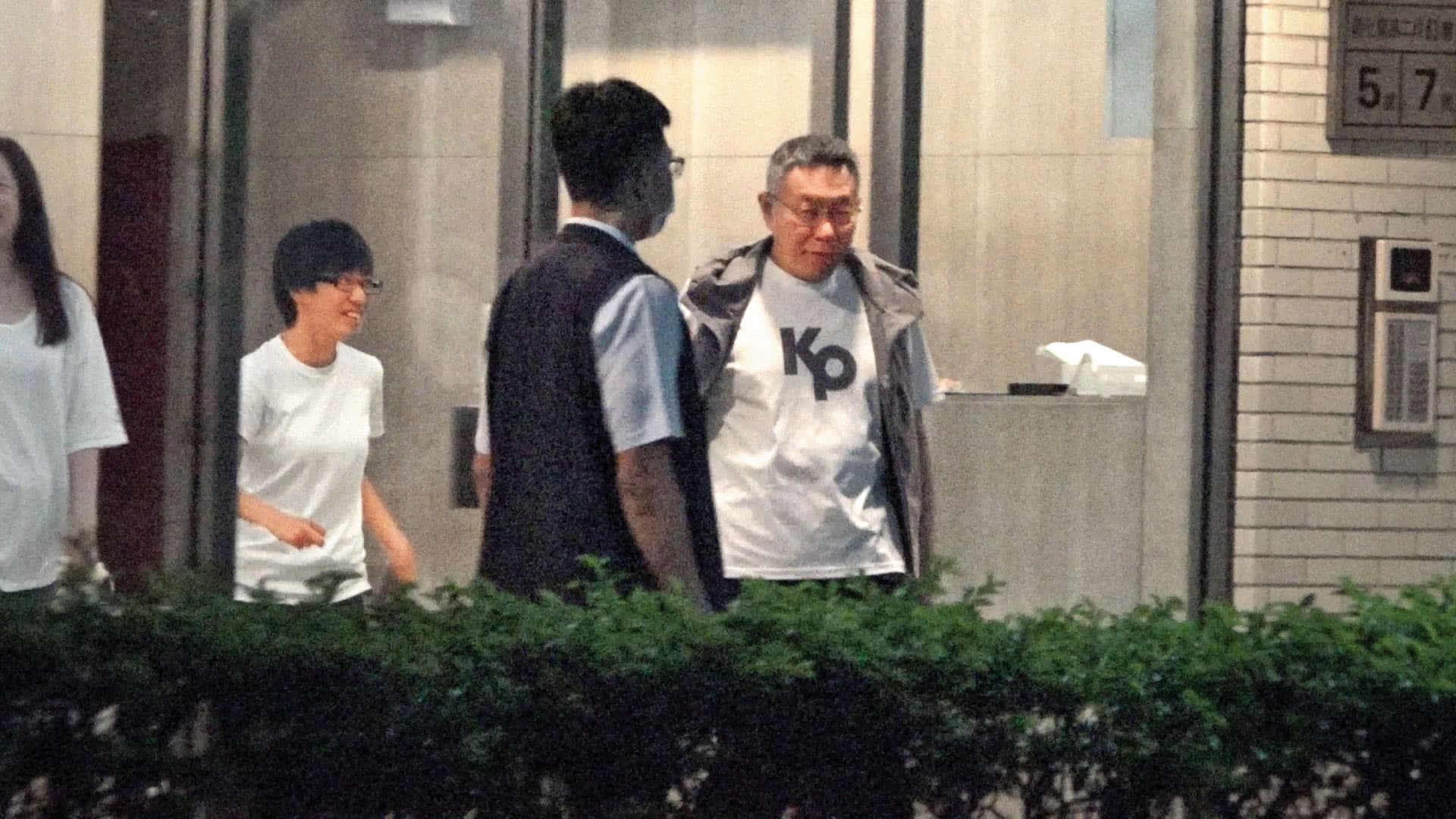 張晉源曾周旋多名女子間，柯文哲（右）也曾帶「橘子」許芷瑜（左）與張密會，顯見雙方關係密切。