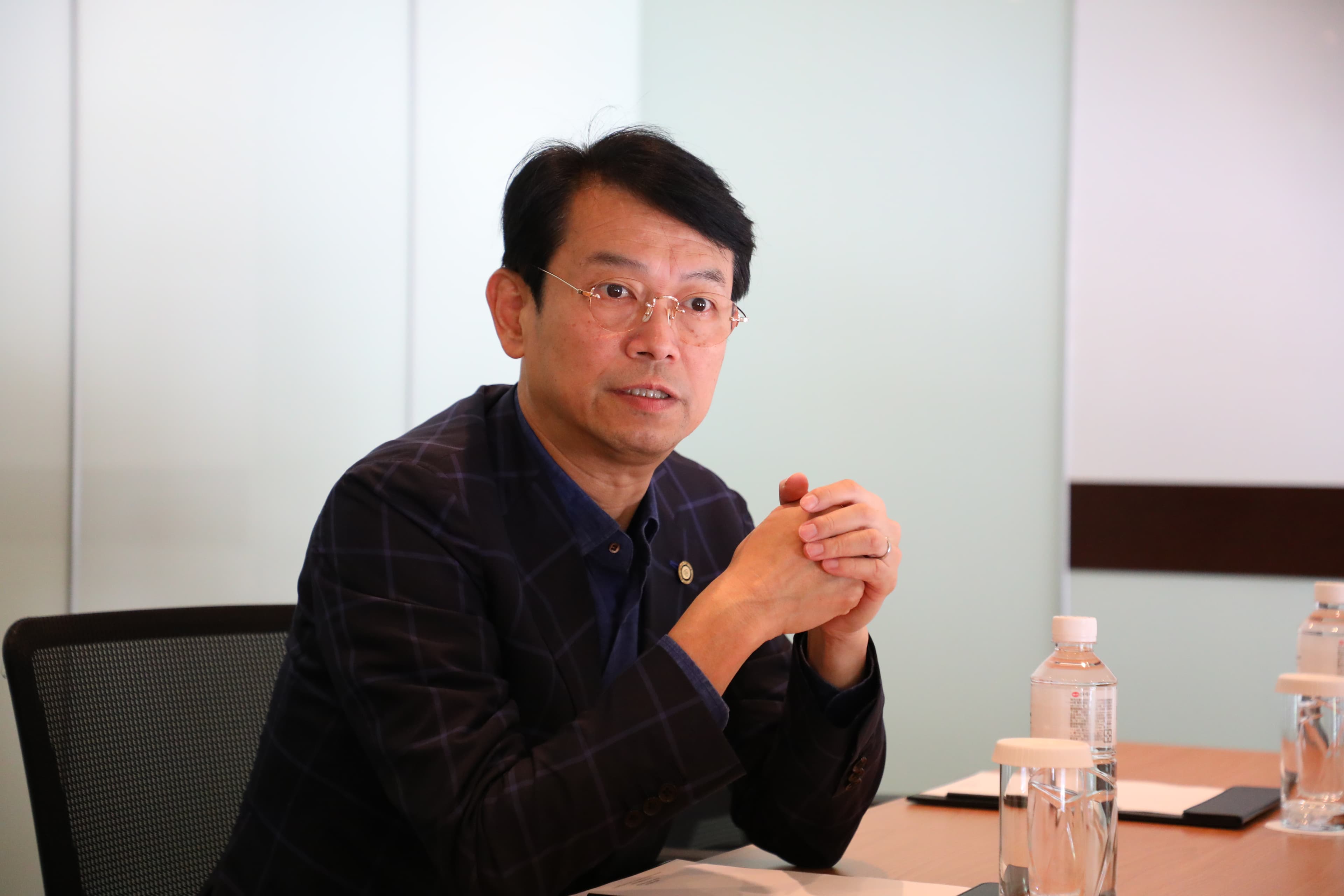 社長島岡高志對威士忌前景很有信心，悄悄透露也有在其他地方蓋酒廠的計畫。