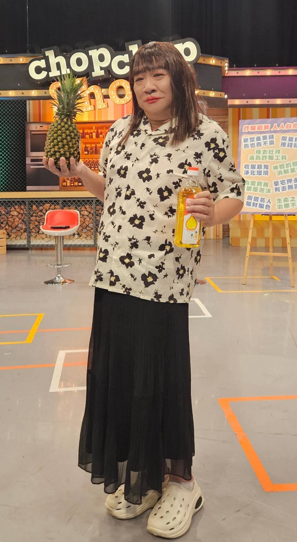 本土綜藝主持人白雲更在節目上打扮成紅姐。（翻攝自白雲臉書）
