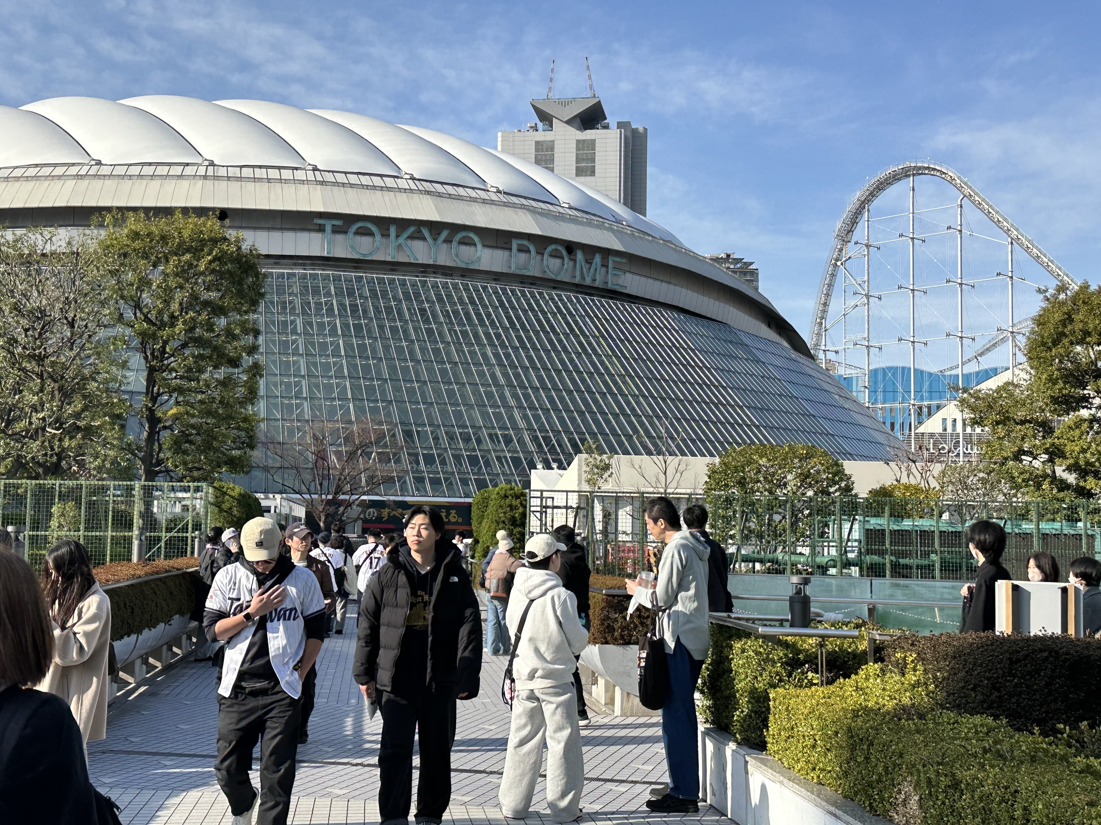 近日WBC火熱開打，東京巨蛋湧入不少來幫台灣球員加油的球迷。（讀者提供）