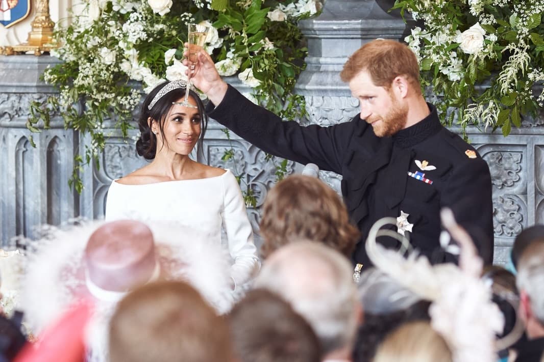 梅根曬出從未公開的婚禮照片，慶祝結婚8週年。（翻攝meghan IG）