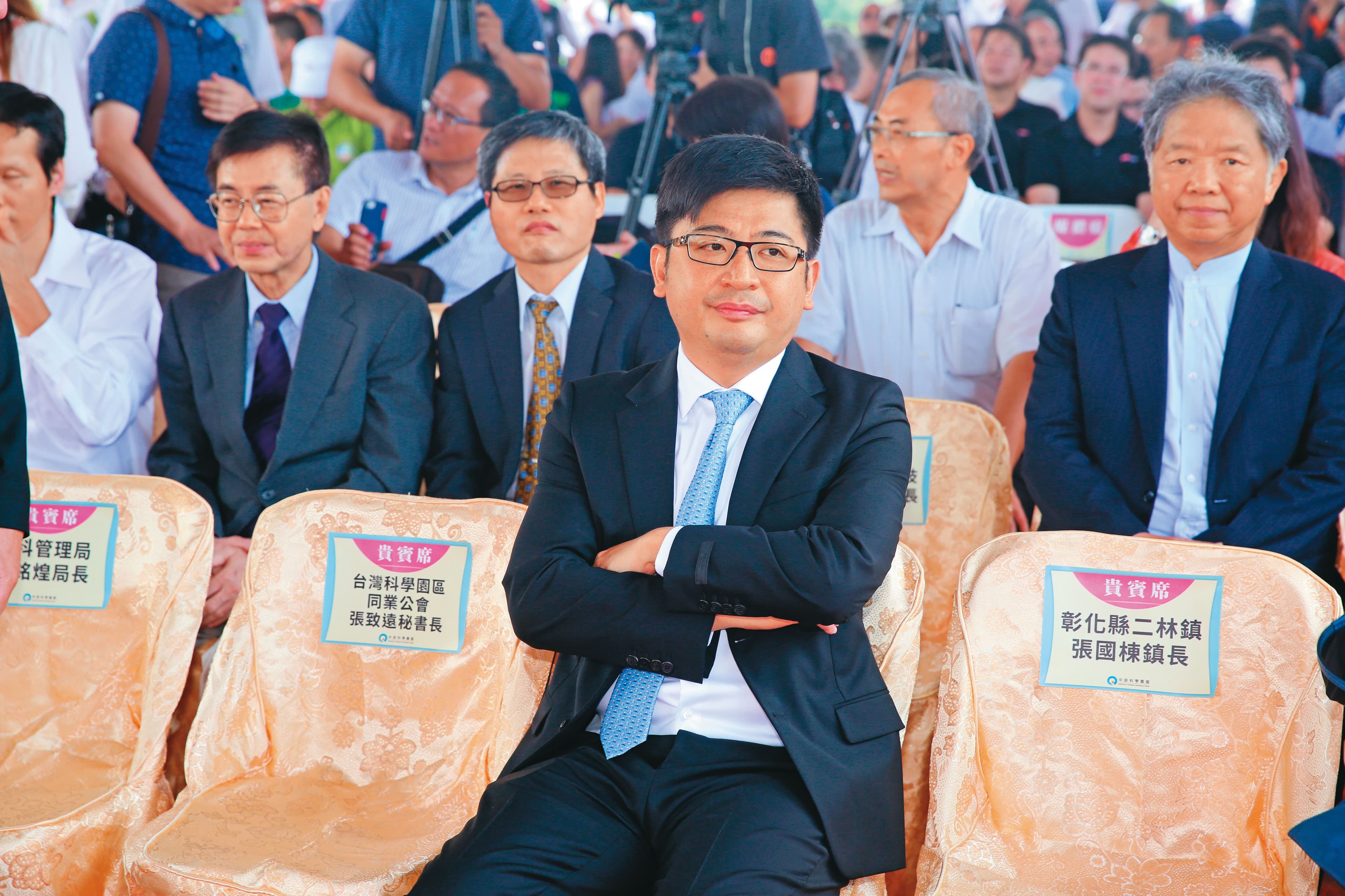 5連霸的彰化議長謝典霖（圖）涉利用公款替角逐溪湖鄉長的表姑陳貞妃舉辦餐會，涉及賄選及貪汙罪遭收押禁見。
