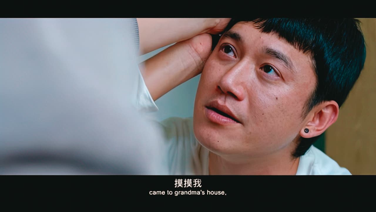當吳慷仁說《破浪男女》是他最大尺度時…No！《我沒有談的那場戀愛》這個才是，㊣鄉民尺寸…的手臂。（翻攝自華納兄弟台灣粉絲俱樂部YouTube）