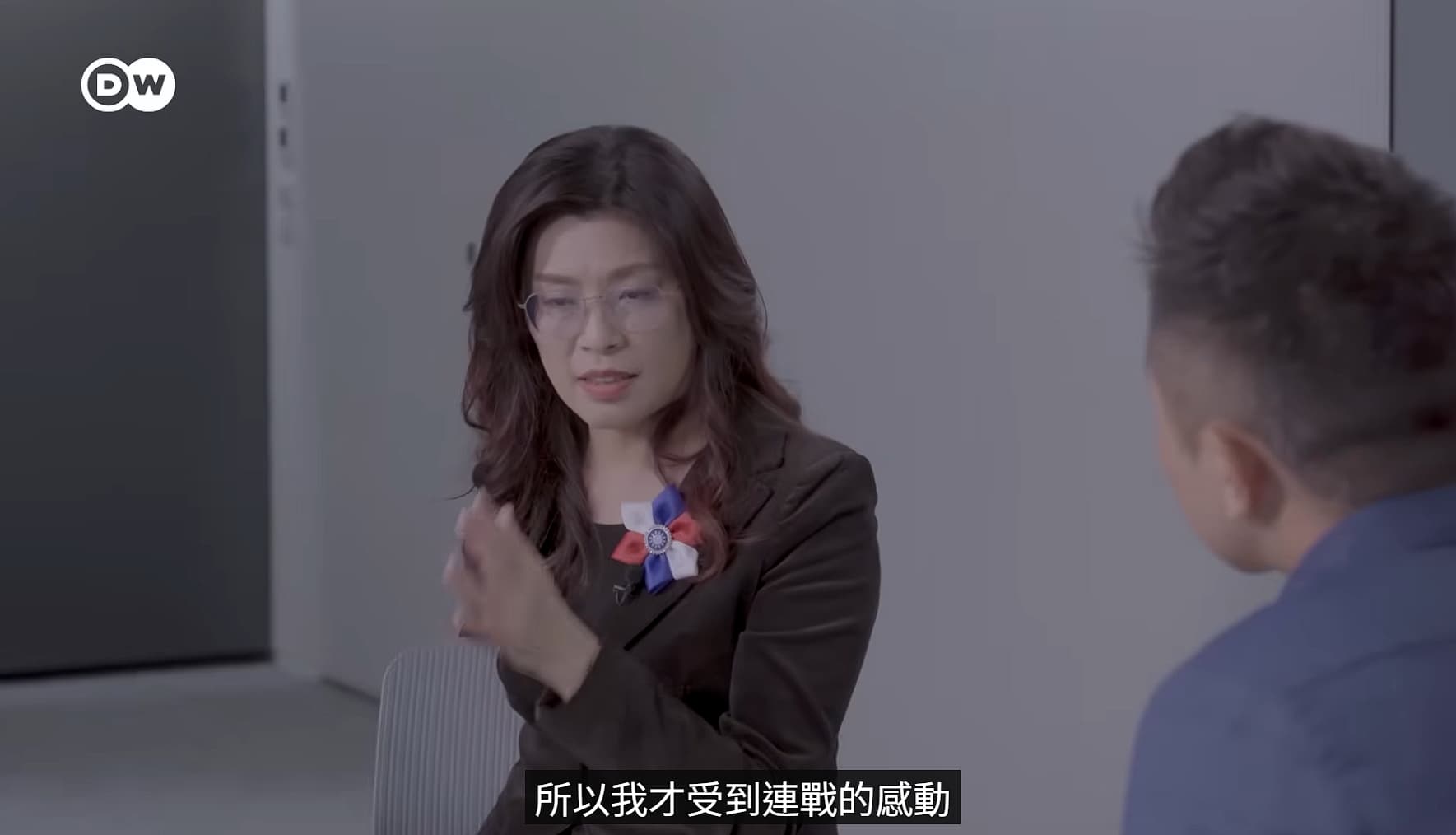 鄭麗文提到加入國民黨的真正原因，是連戰找他深談後讓她深受感動。（翻攝自YouTube DW 中文 - 德國之聲）