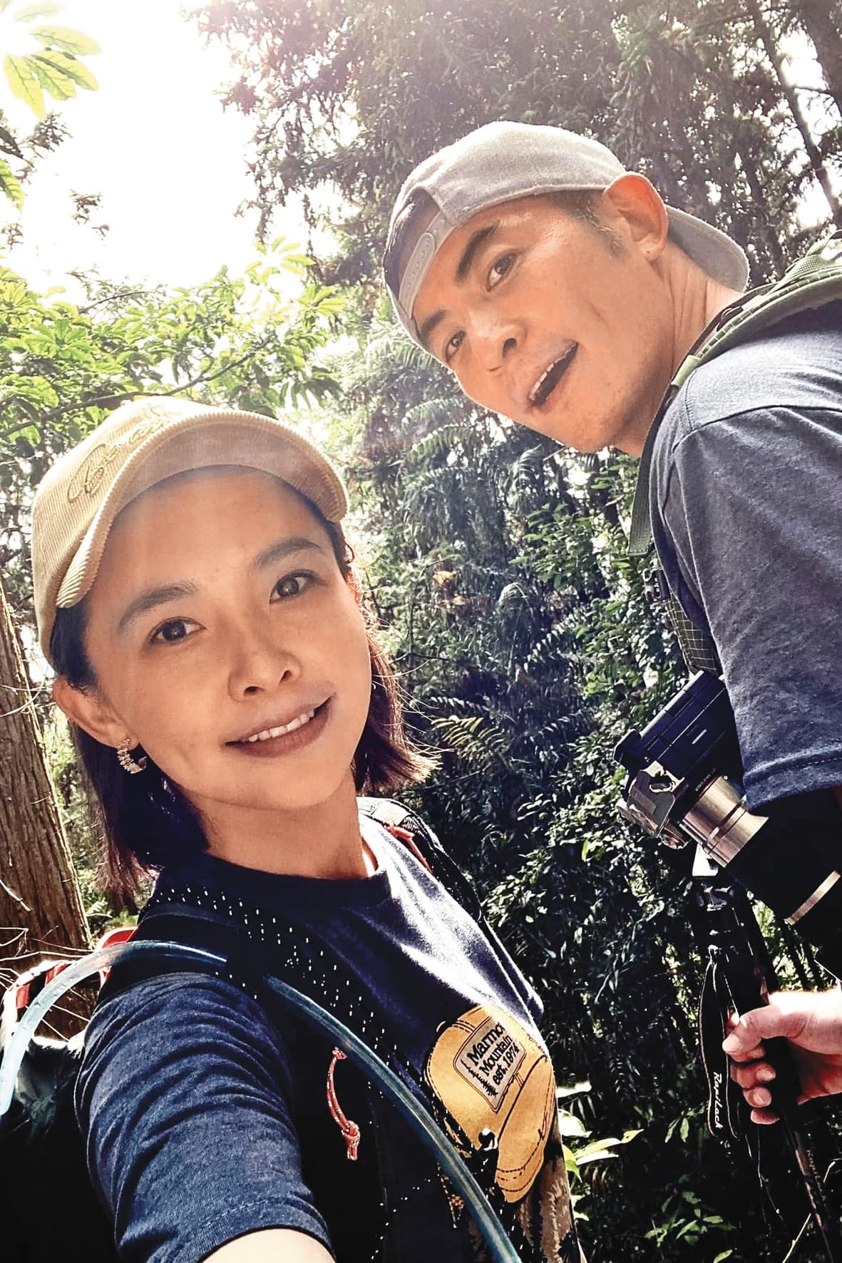 之前趙駿亞（右）帶著吳婉君（左）登山，當時兩人走得很近，但就是一起出遊，直到今年3月底才說交往過8個月。（翻攝自趙駿亞臉書）