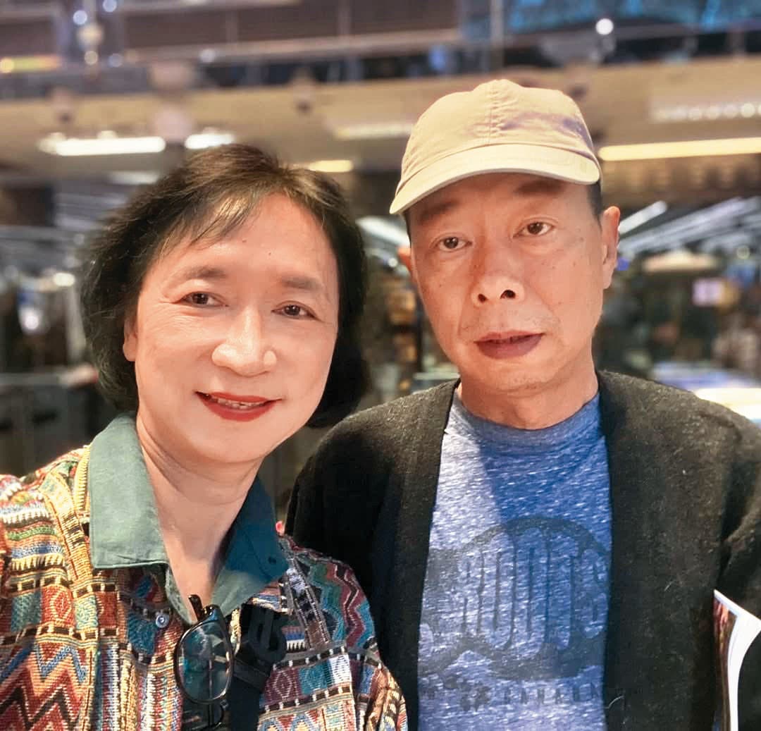 陳妤的爸爸陳國偉（右）和媽媽孫若瑜（左）都是配音圈神級人物。（翻攝自孫若瑜IG）