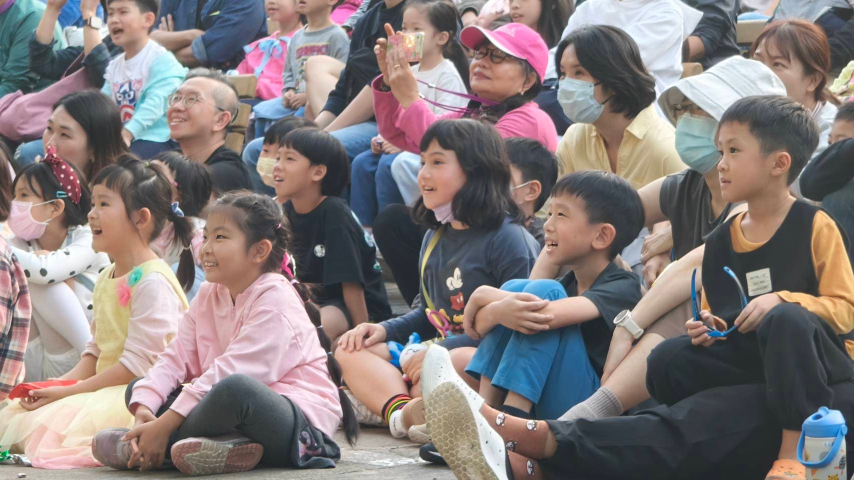 現場吸引2,500人觀賞「笑聲不斷」。（紙風車提供）