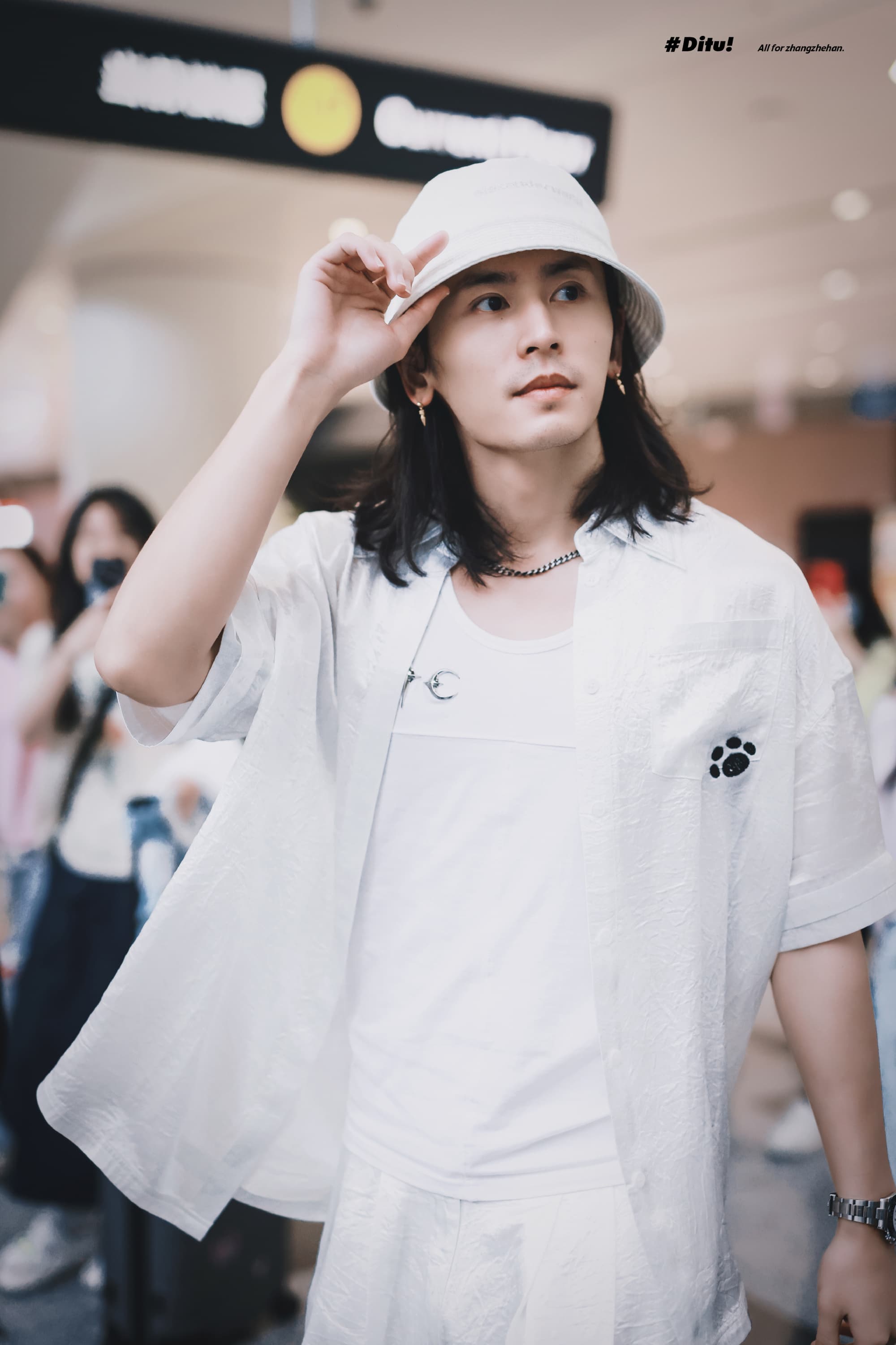 中國男星張哲瀚3年前遭網友檢舉親日遭全面封殺，但不減他在海外的人氣。（翻攝自張哲瀚微博）
