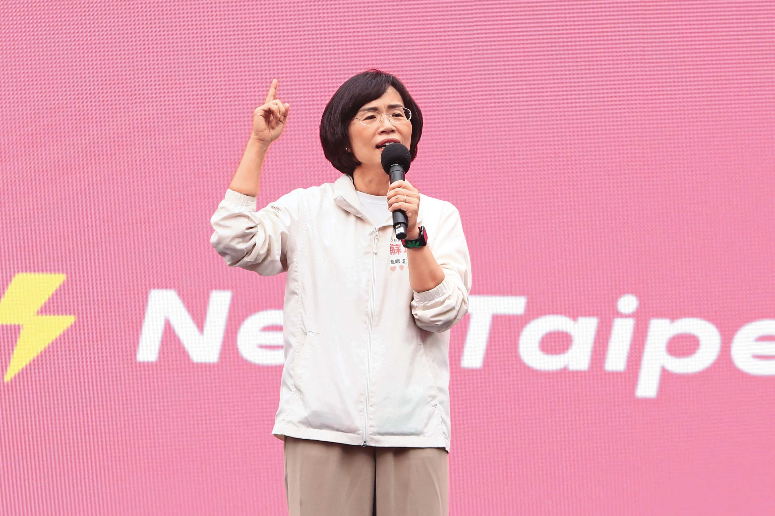 民進黨新北市長參選人蘇巧慧逆勢上揚，近期已在多份民調與對手李四川追平甚至反超，2人打成麻花捲。（鏡報李鍾泉）