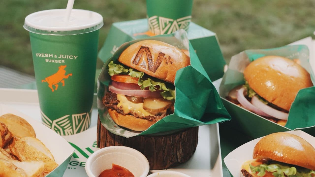 航空主題漢堡店「N+ BURGER」最適合演唱會前快速填飽肚子。(啟德體育園提供)