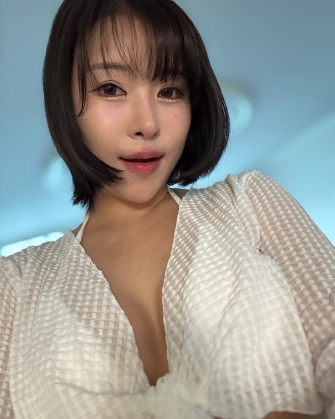 李世英在節目上大方分享自己的整形經歷，坦言光手術費就足以買下一台頂級賓士S-Class。（翻攝自李世英IG）