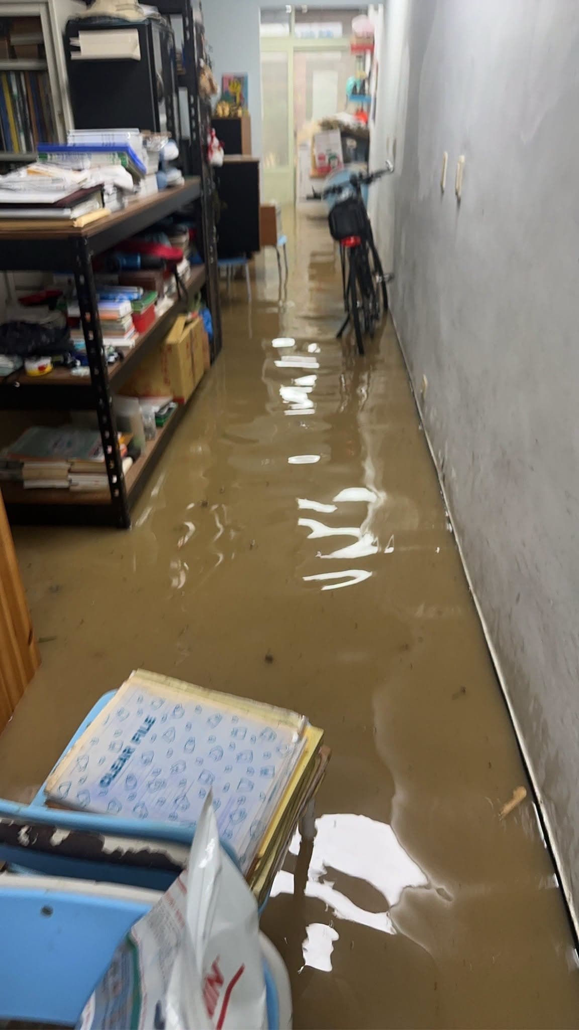 積淹水漫入民宅。（翻攝自臉書@何孟樺）