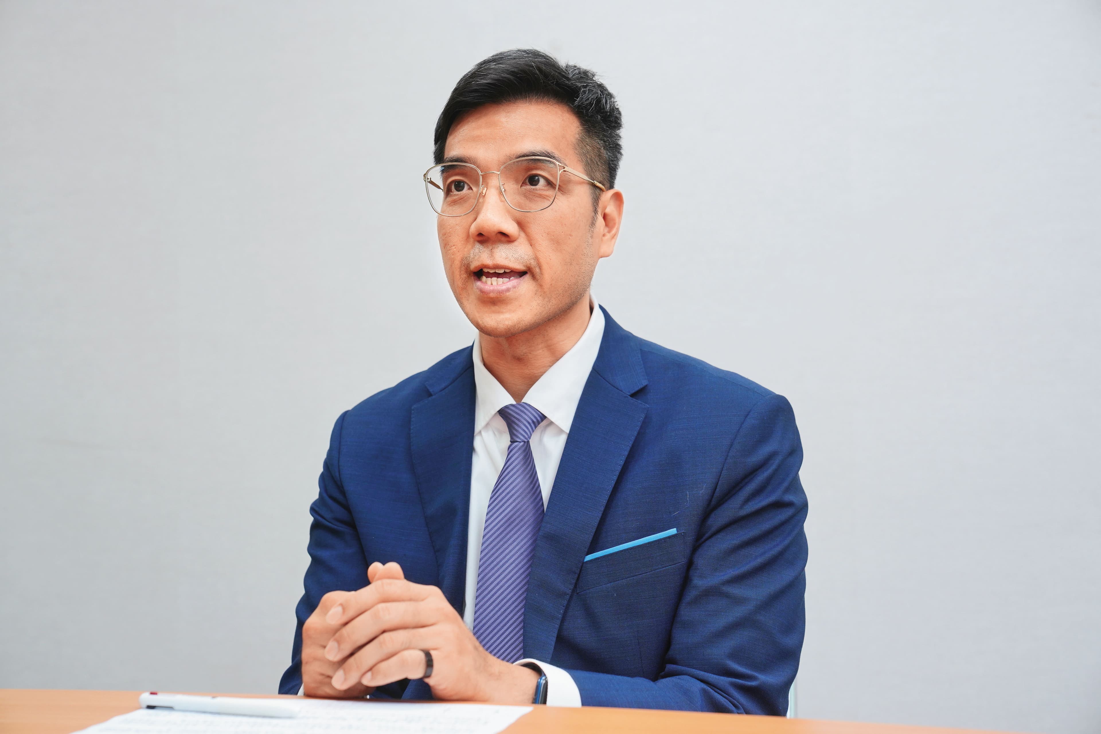富邦期貨副總張林忠建議，投資人應隨時盤點自身的「總槓桿倍數」。