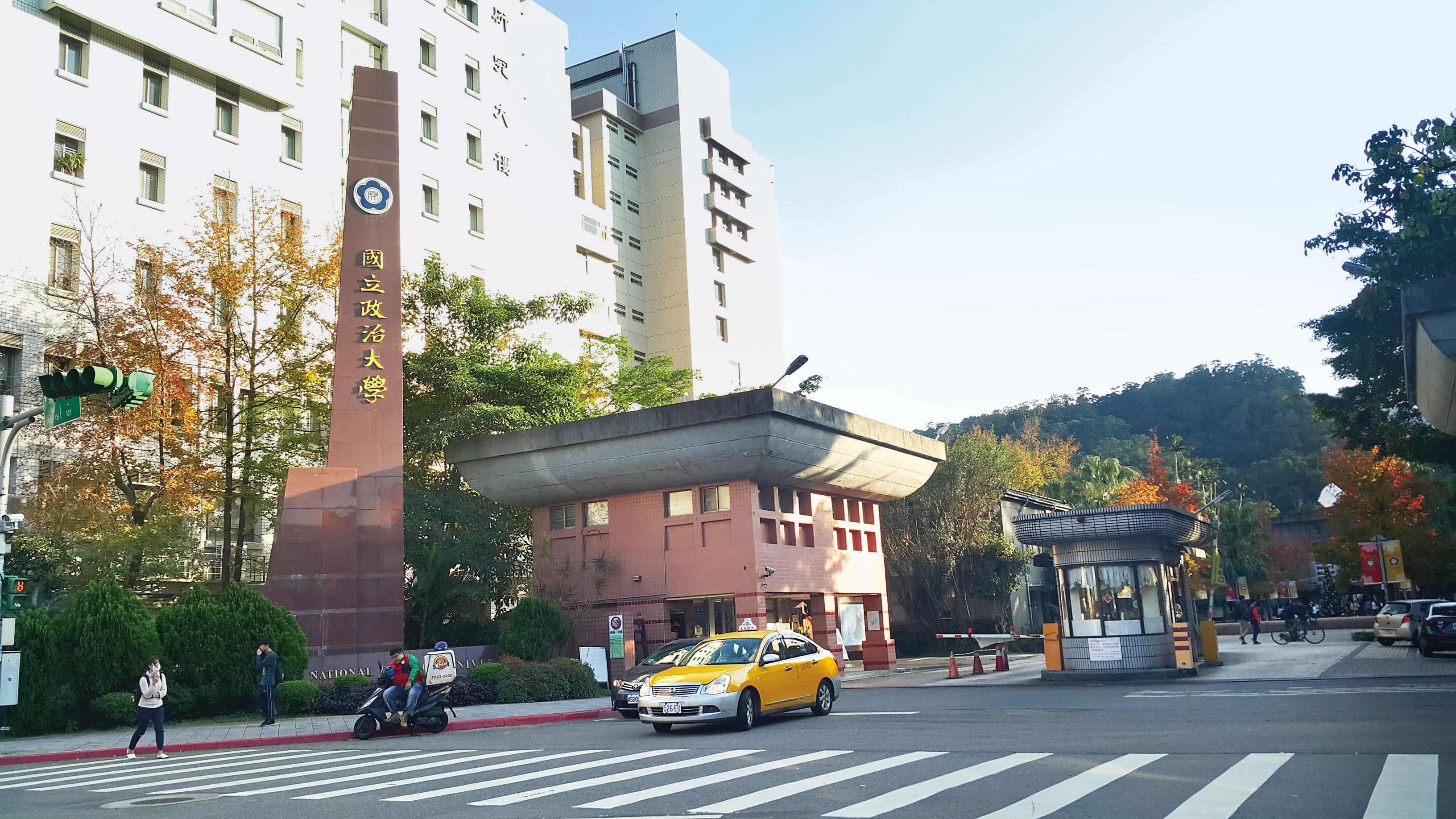溫男畢業於政治大學（圖），遭丟包致死後，政大師長、同學都感到不捨。