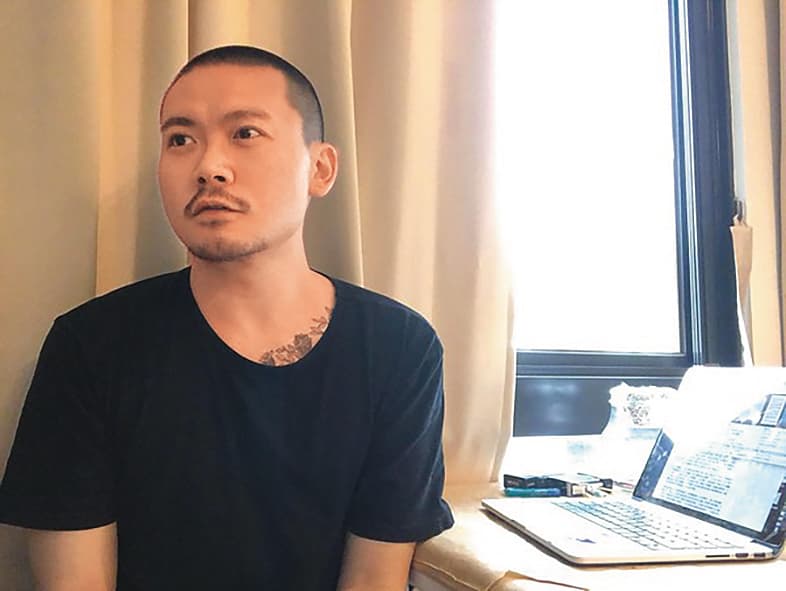 丘沁偉遭MV導演指控拖欠5萬元製作費。（翻攝自丘沁偉臉書）