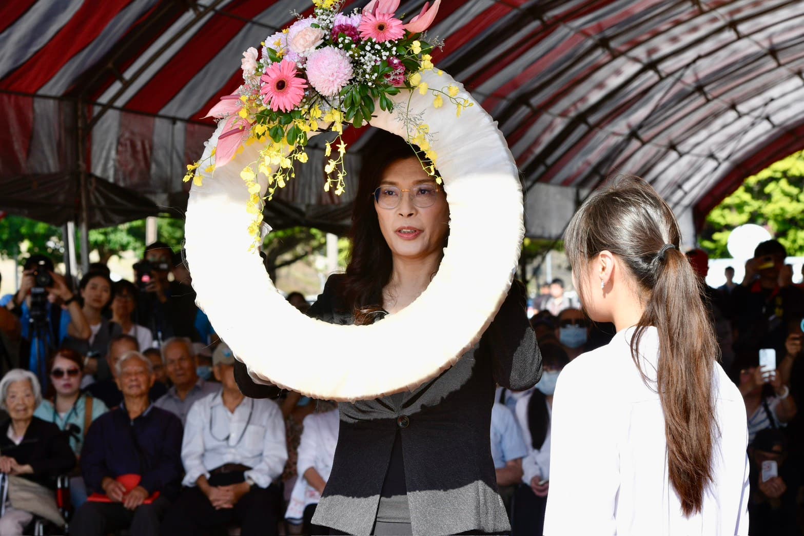 鄭麗文出席白色恐怖受難者秋祭，被外界質疑「祭共諜吳石」，引發輿論風暴。