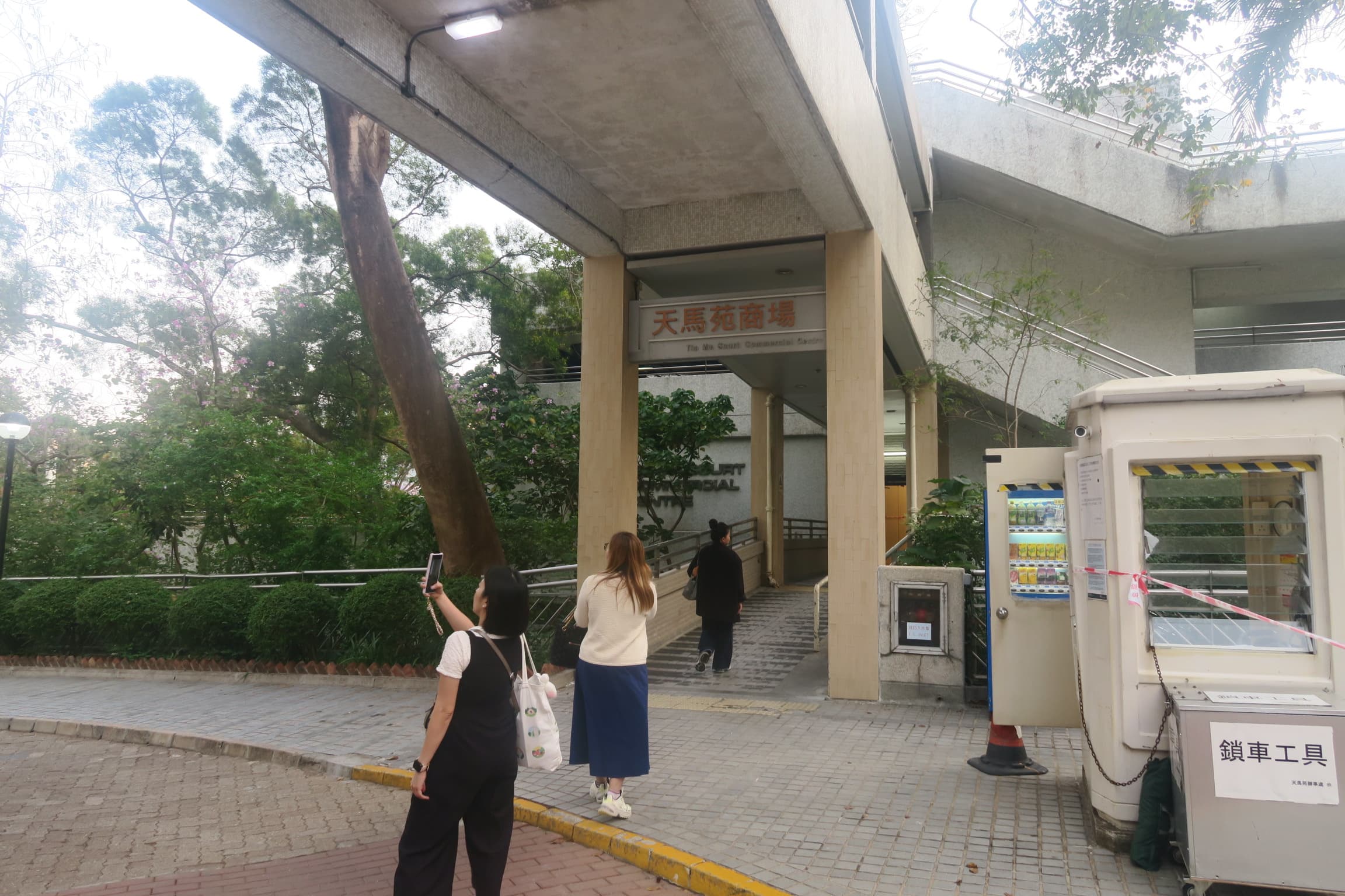 九龍飯館開在僻靜的公屋附設商場內，低調到不行。