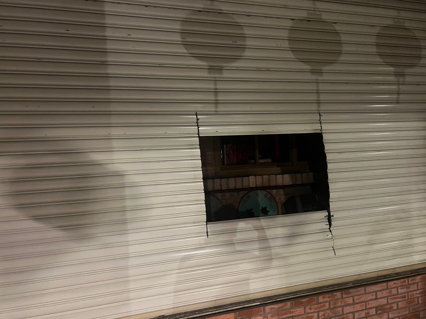 北市松山名店「磚窯古早味懷舊餐廳」地下室廚房凌晨發生火警。
