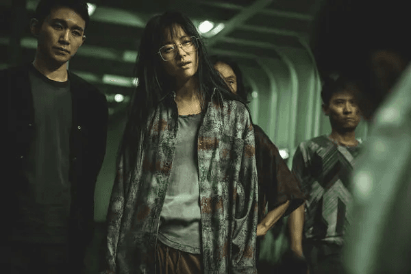 韓孝周不計形象，在《信徒2》演出大反派，蔡淑臻坦言也想嘗試這種角色。（Netflix提供）