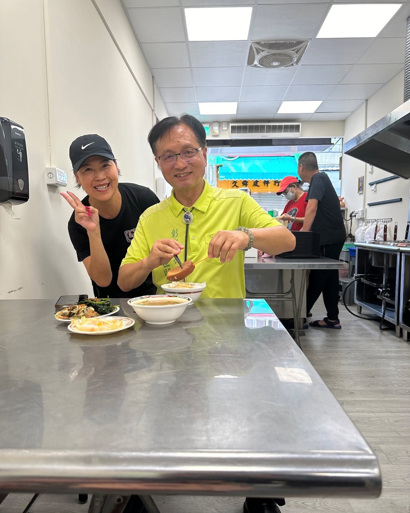 彰化市長林世賢也曾到訪「謝家爌肉飯」。（翻攝自謝家爌肉飯臉書）