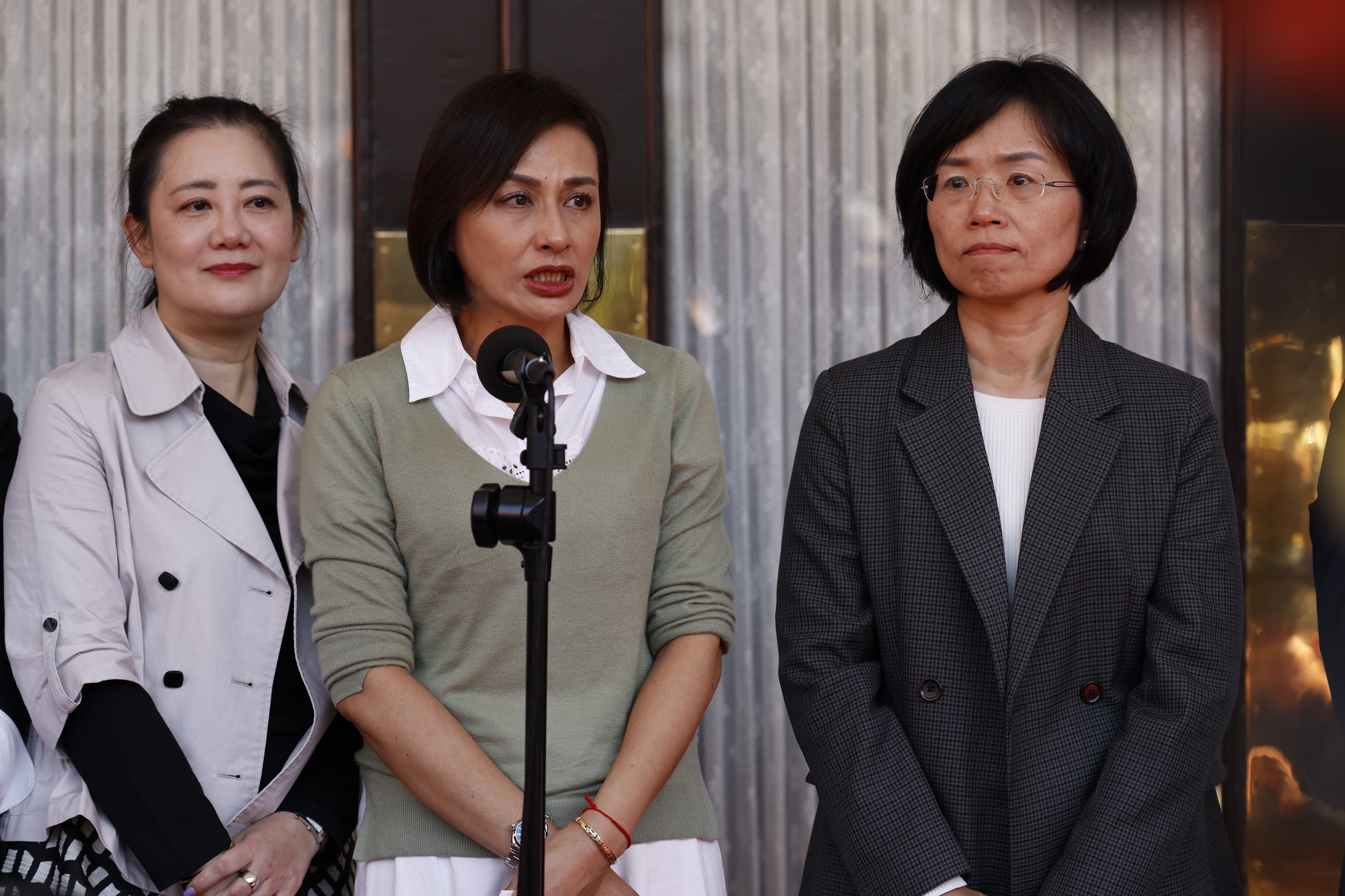 邱議瑩受訪表示，自己大爆炸是因為鄭天財「戒嚴是為了保護台灣」這句話。