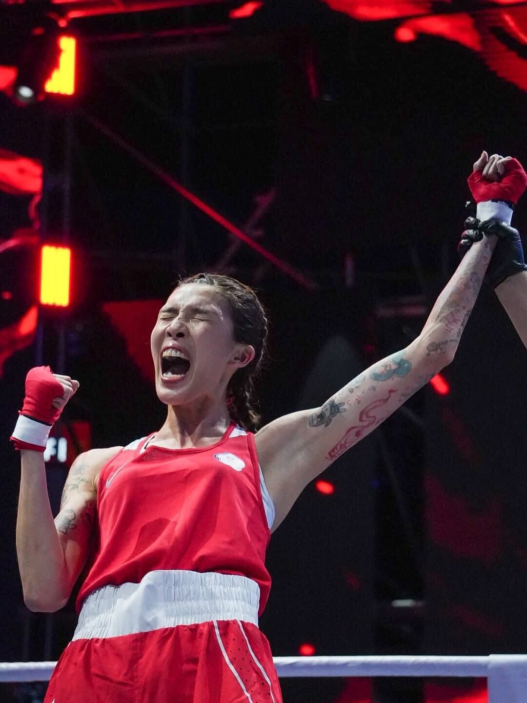 黃筱雯稍早在女子54公斤級收下銀牌。（翻攝自臉書Asian Boxing）