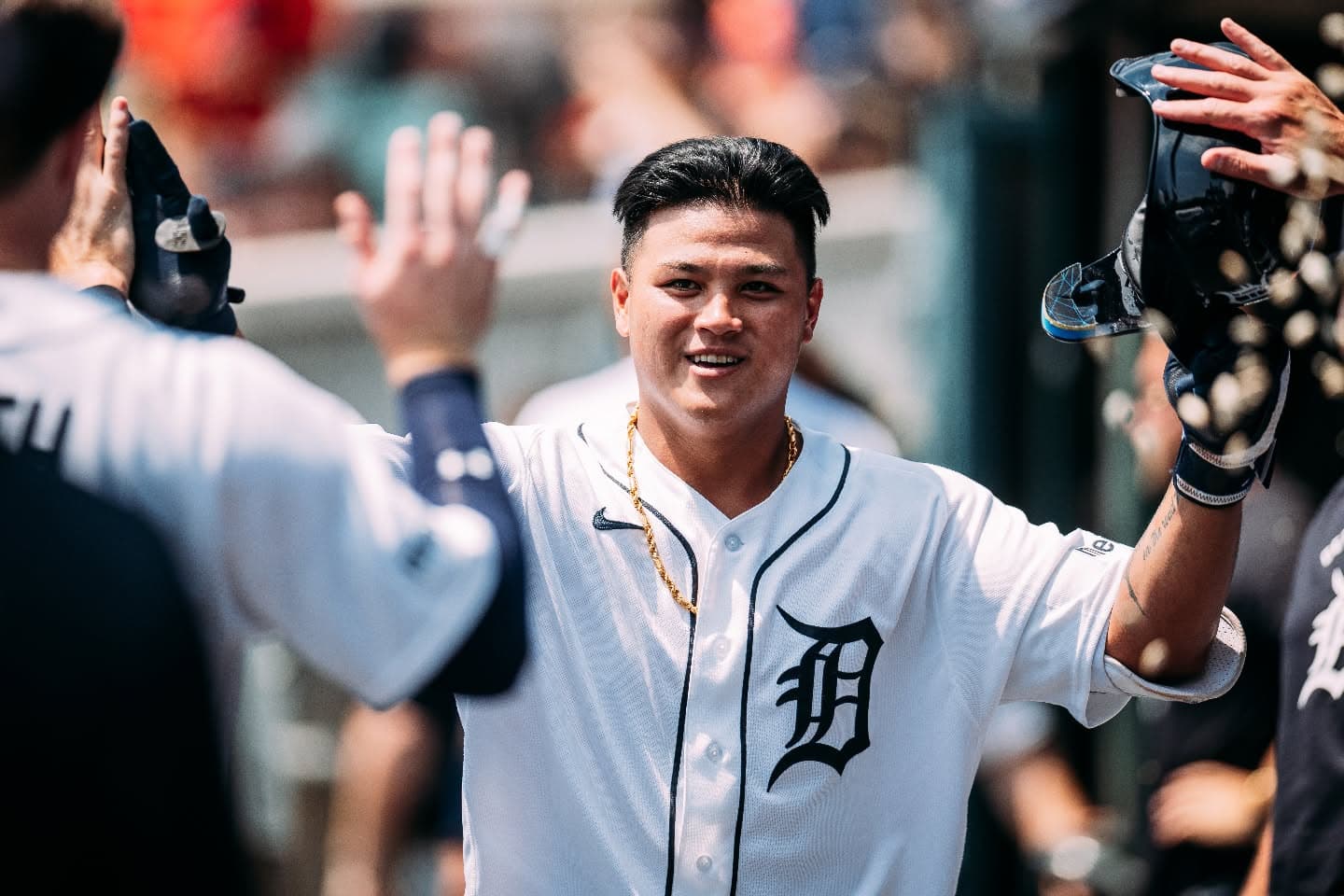 李灝宇開轟後與隊友擊掌。（翻攝Threads@tigers）