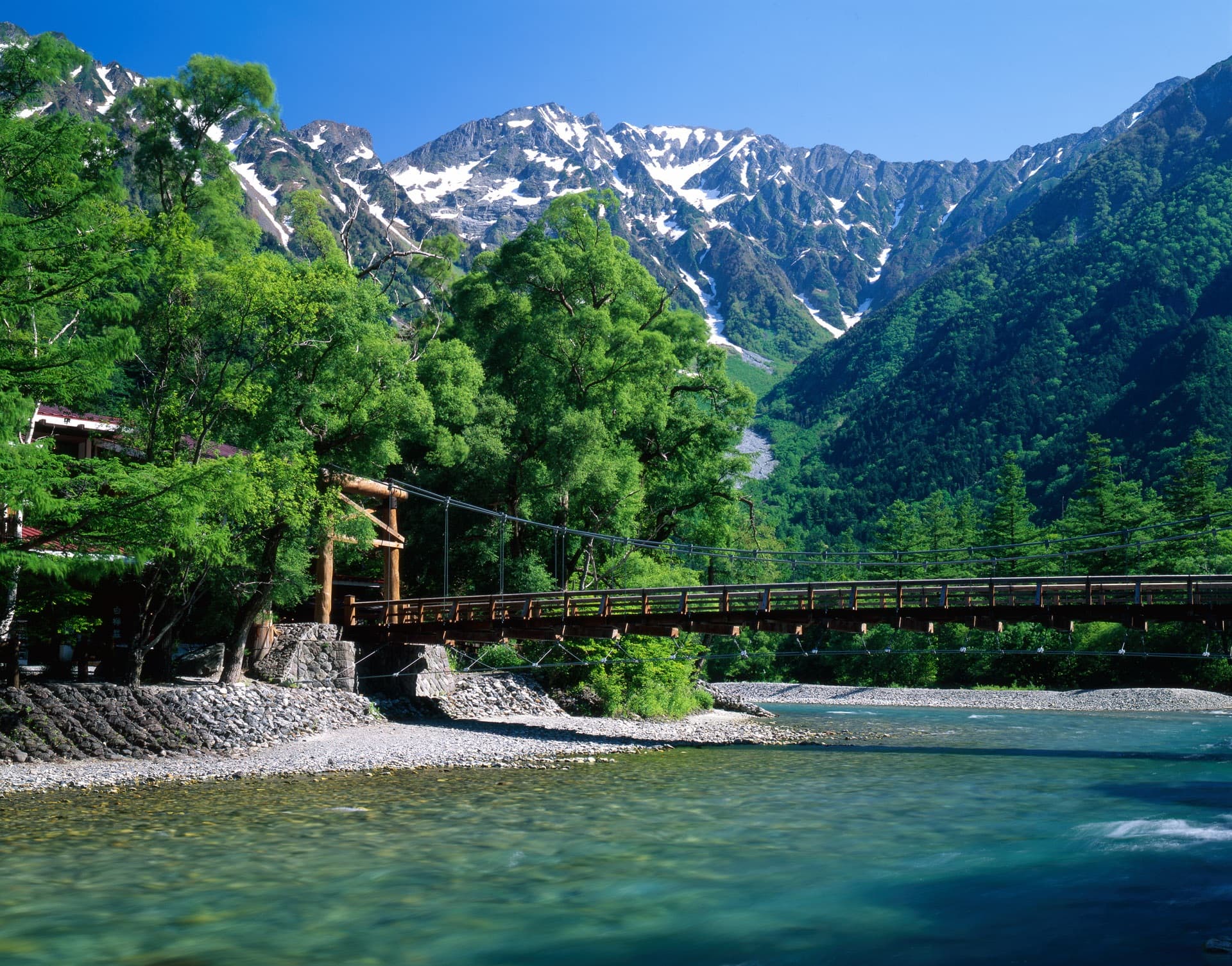 名古屋是旅客探索中部地區的核心門戶，可輕鬆串聯飛驒高山、白川鄉、上高地。
