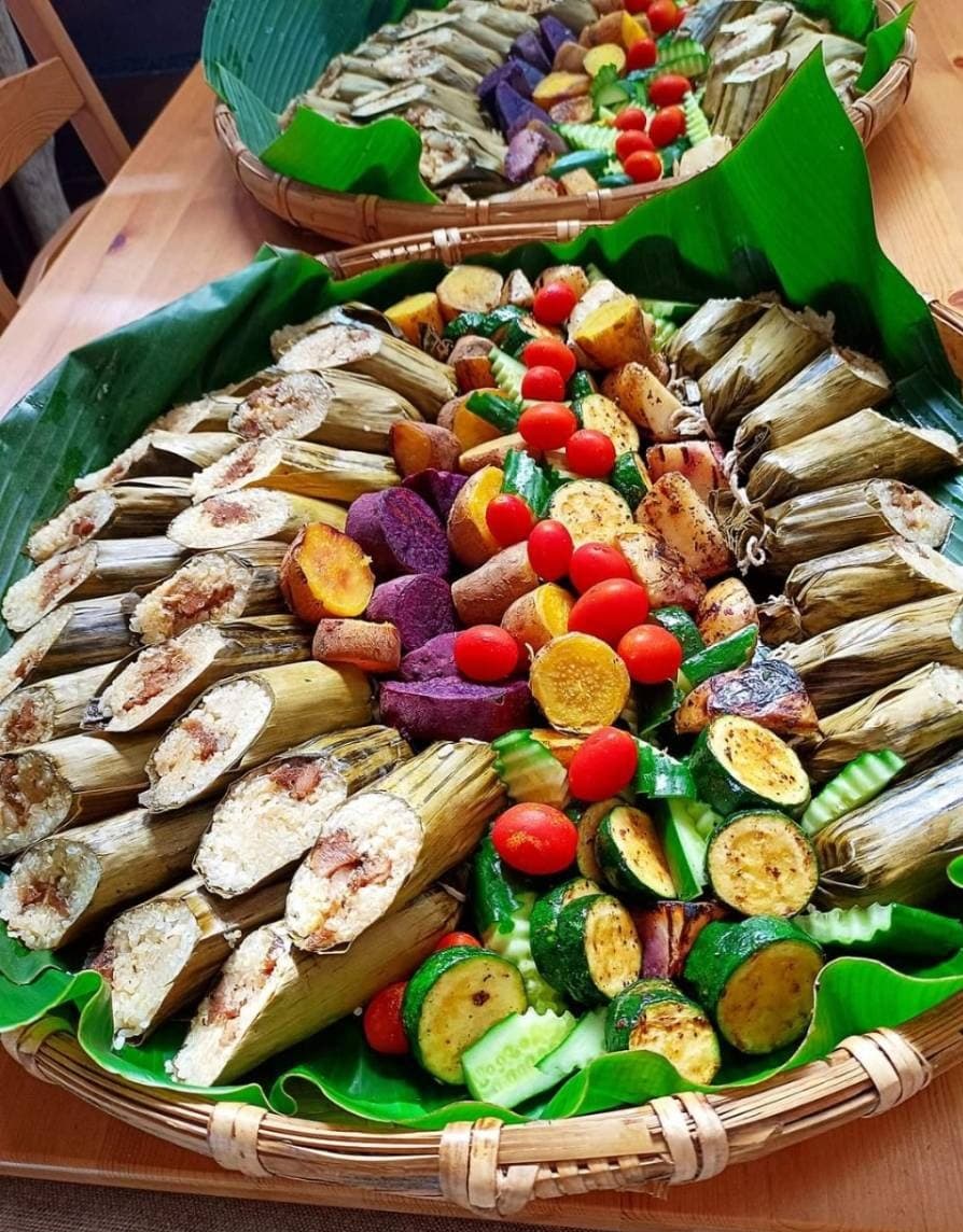 因應現代口味改良，將泰雅傳統美食香蕉飯化身成宴席料理。（圖／梅姐廚房）