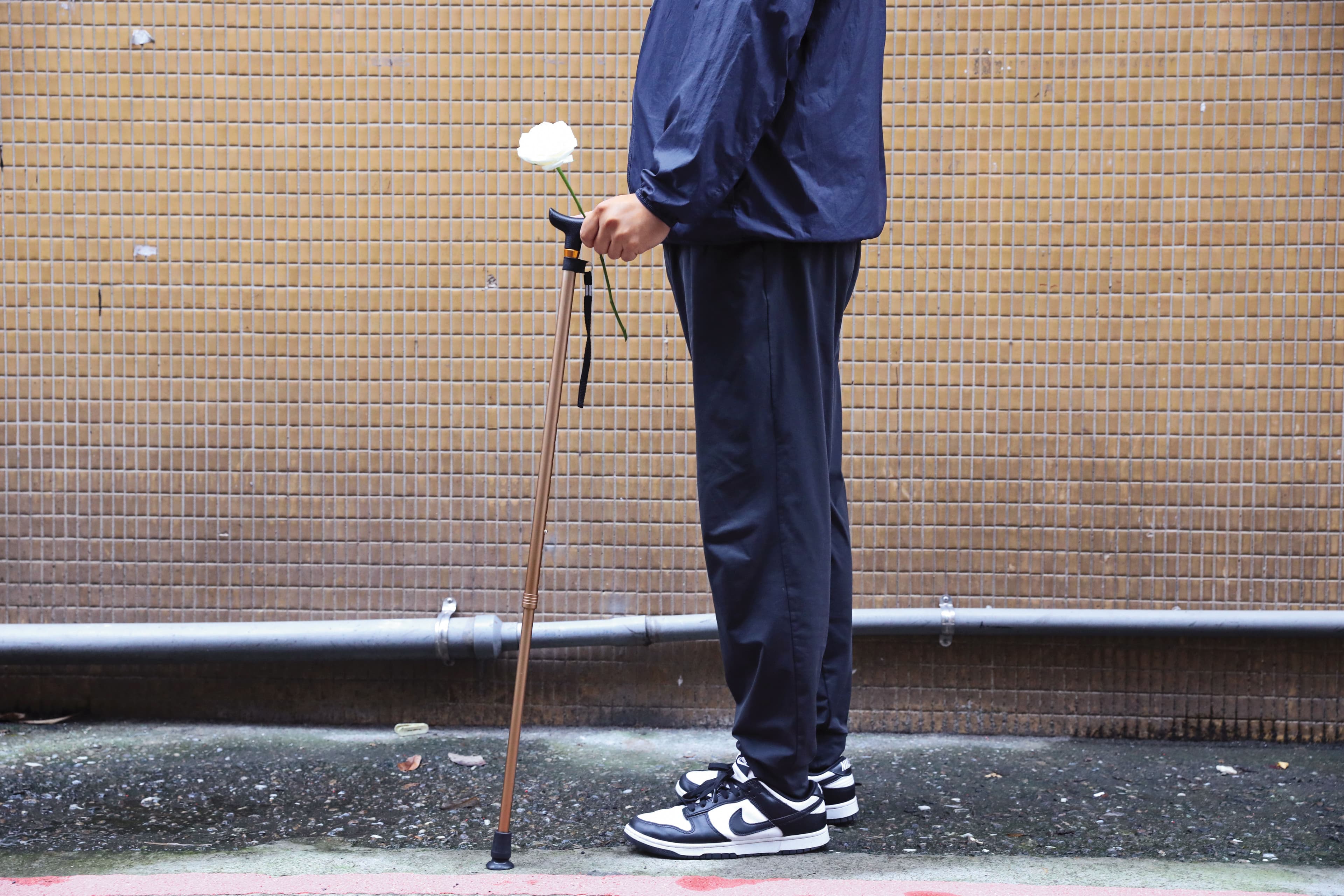 在華航服務24年的X先生因亂流而骨折，療傷期間2次被華航要求漸進式復工。