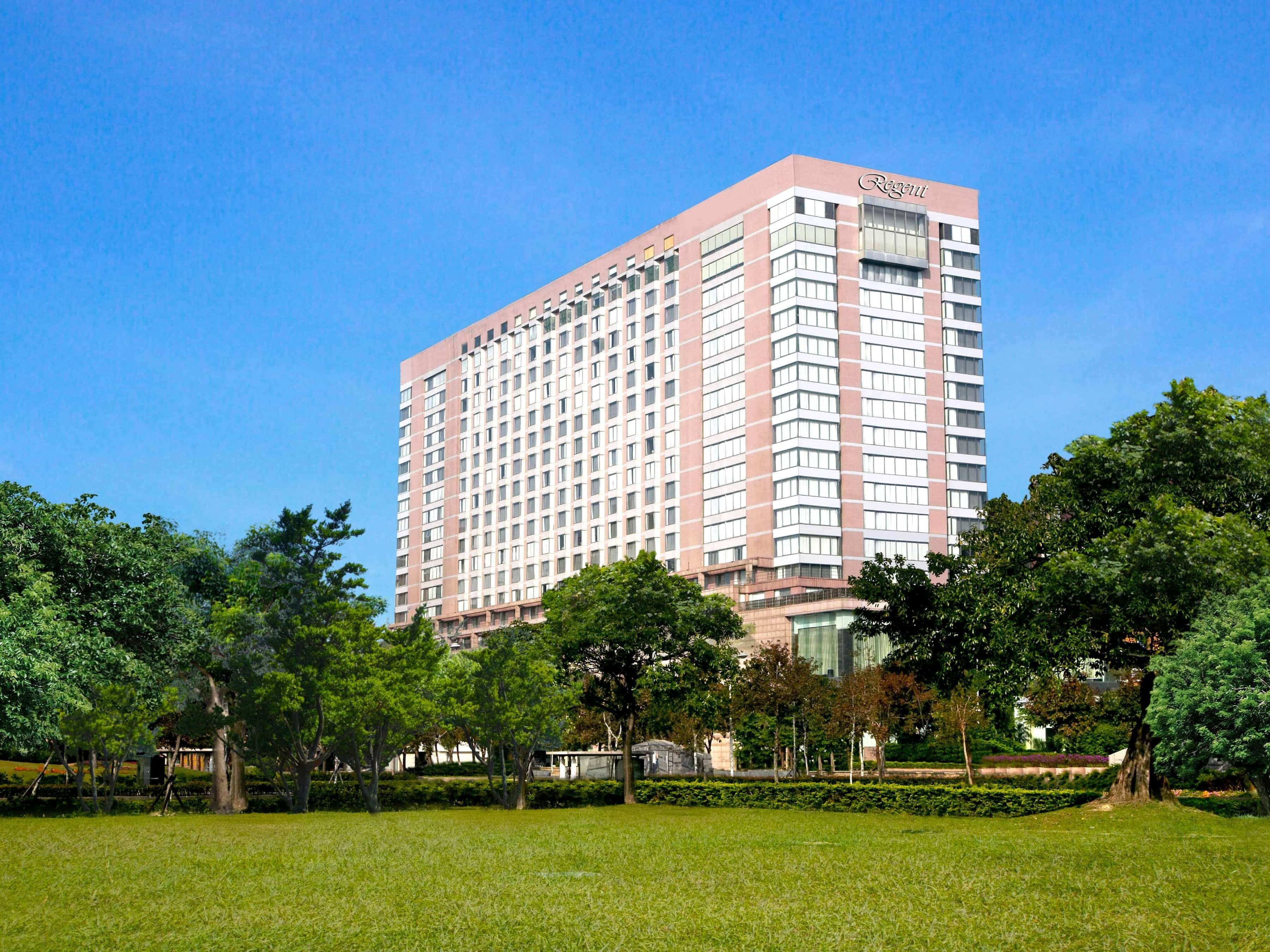 台北晶華酒店人氣自助餐廳栢麗廳推出多款旅展限定優惠，其中平日早餐單人套票五張一組特價2,900元，相當於6折優惠。（台北晶華提供）