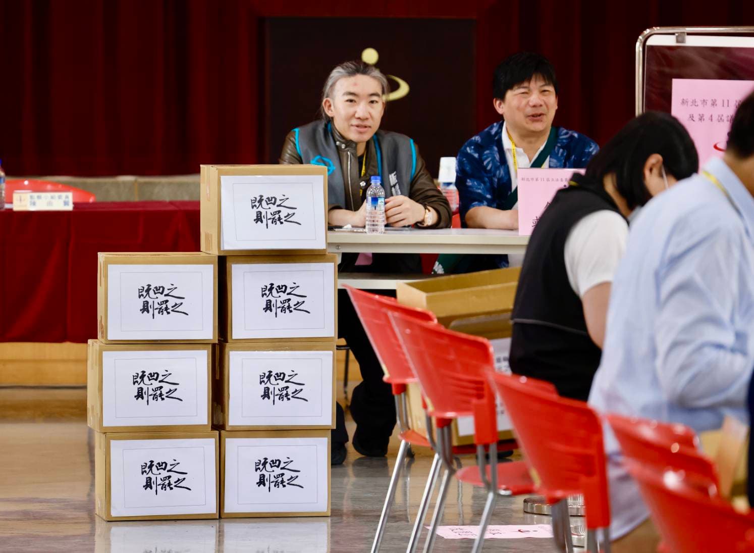 葉元之罷免案二階連署共送交3萬2,236份，達法定門檻138%，正、影本共62箱，今送交新北選委會。