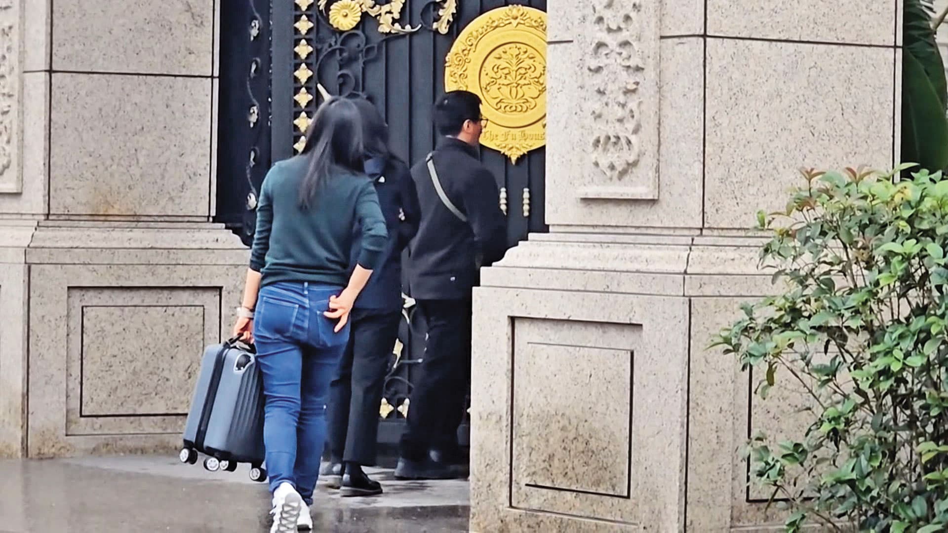 檢調追查傅崐萁涉及的修容小物等案，上月兵分多路搜索其住家、員工宿舍。（鏡新聞提供）