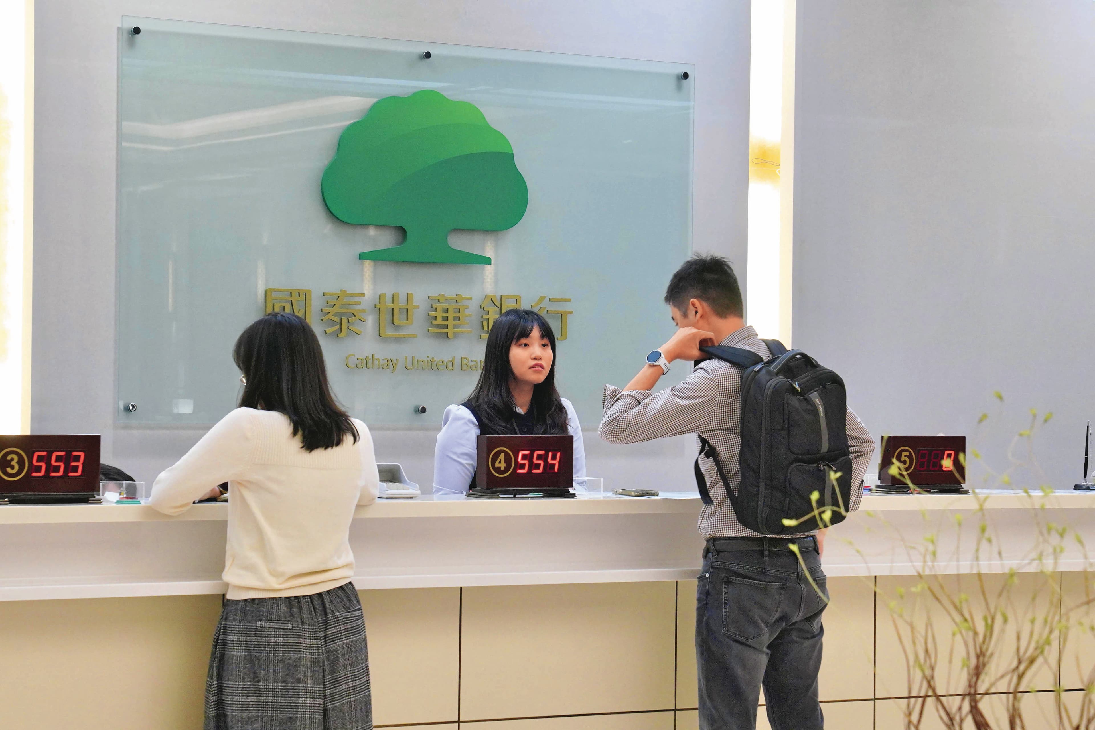 李奕樵認為，年輕上班族可利用房貸增貸適度建立曝險部位，但人生階段不同，務必認清市場風險。
