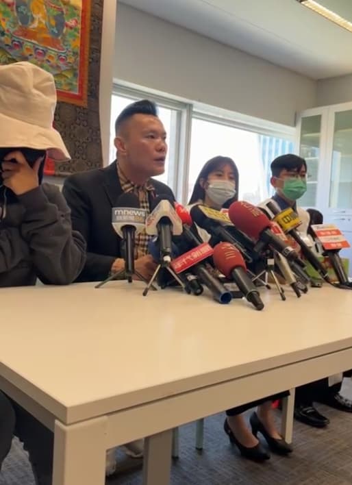 江和樹今再與受害者家長召開記者會，要求教育局負起連帶責任。（翻攝自江和樹臉書）