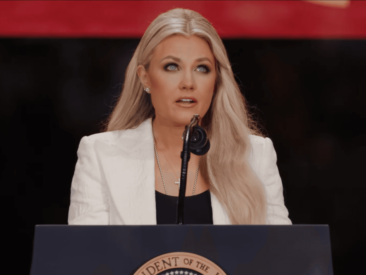 艾瑞卡在追思會上演說，表示原諒槍手。（翻攝The White House YouTube頻道）