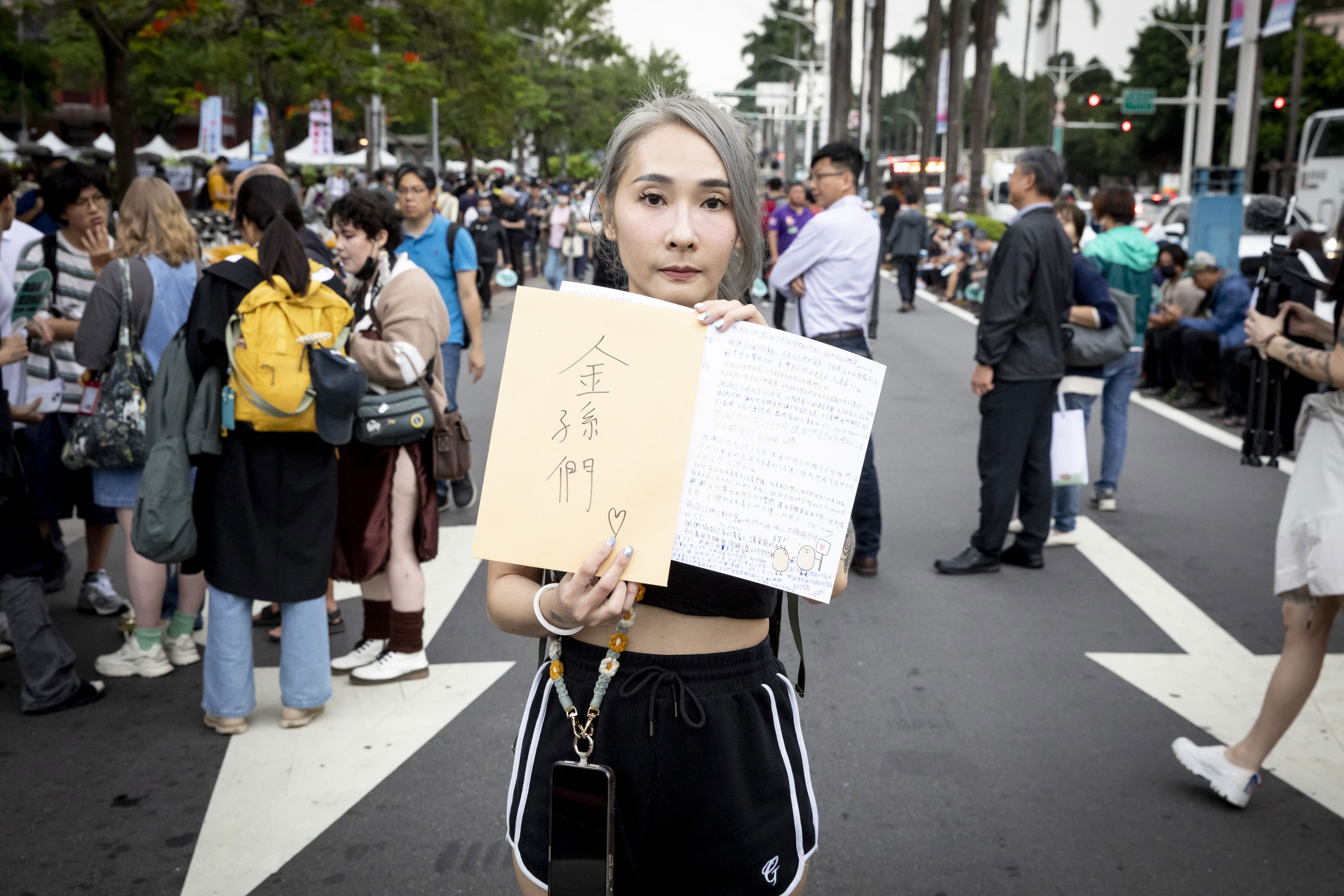 創立青鳥海外群組的湯姓女網紅Lilian（圖）遭爆開設鋼管舞課程吸金。