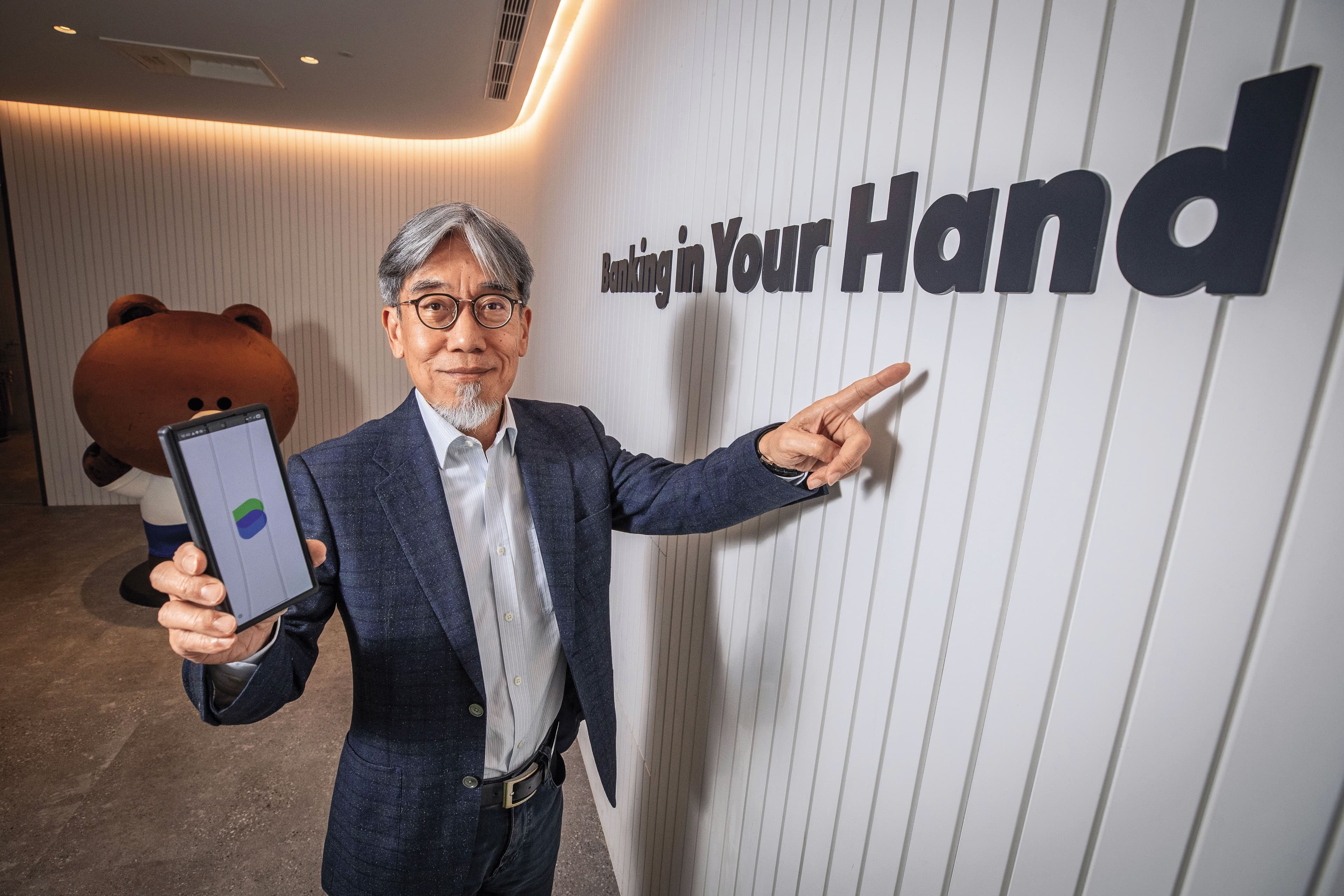 黃以孟過去在本土與外商有超過30年金融經驗，涵蓋個金到企金，遇到純網銀上路，他依然勇敢投入創新行列。