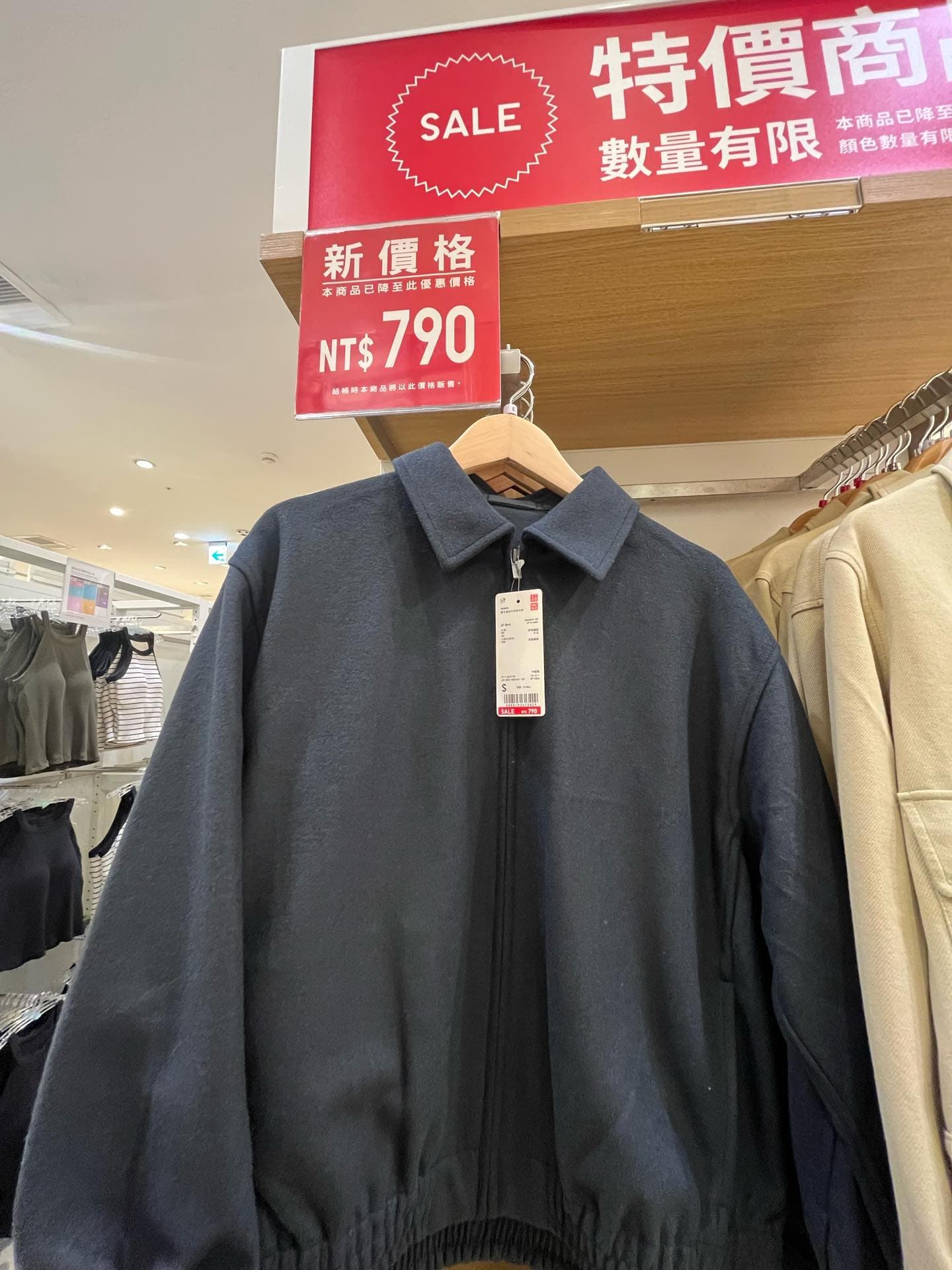 UNIQLO一件特價外套引起網友討論。（翻攝自Threads）