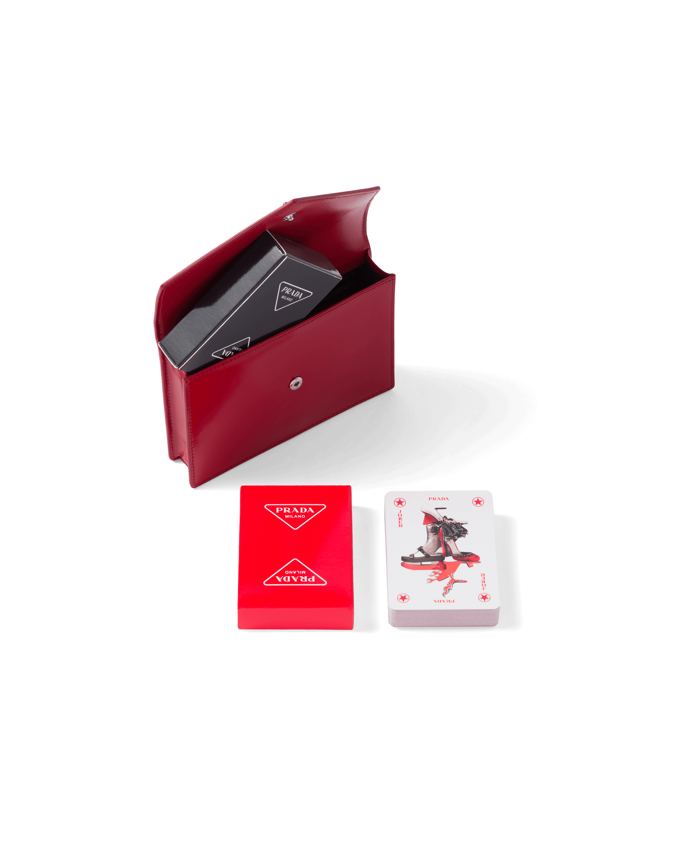 紅色皮革套撲克牌組。NT$23,000（PRADA提供）