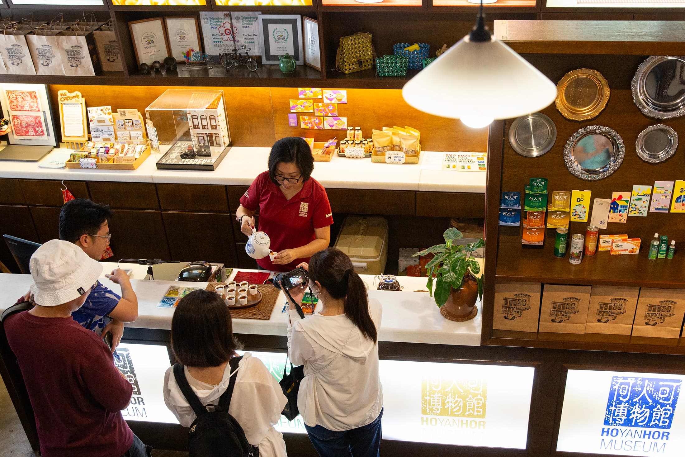 博物館內提供免費導覽和試飲，是認識怡保中草藥文化和錫礦時代背景的好去處。