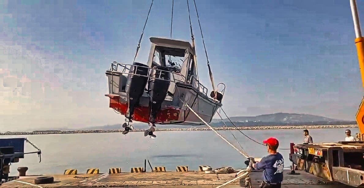 海事專業認為，陸艇擁2具發動機，追求機動高速，也因此增加翻覆風險。（讀者提供 ）