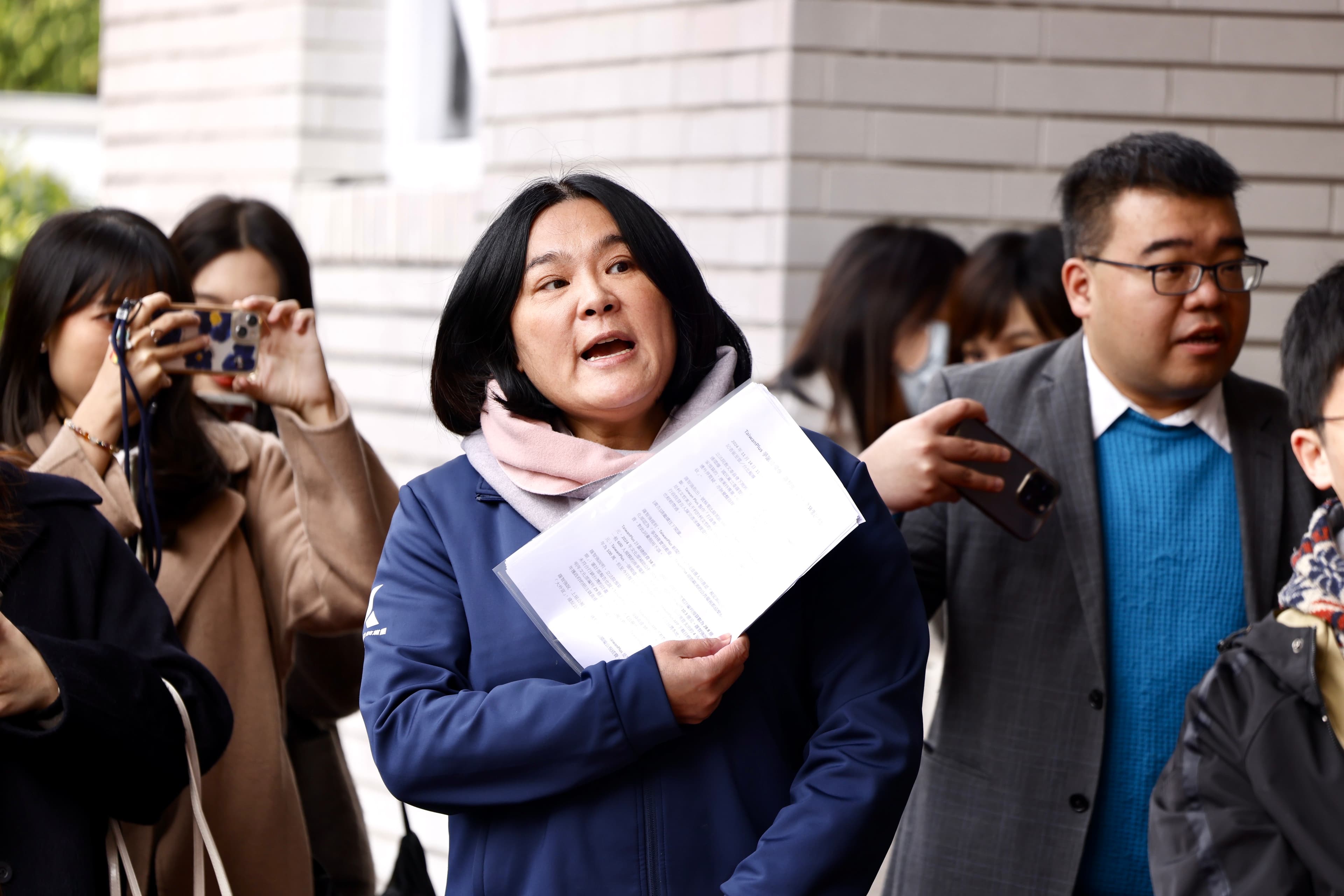 陳玉珍今在民進黨記者會現場數度嘗試發言，與綠委們爆發口角。