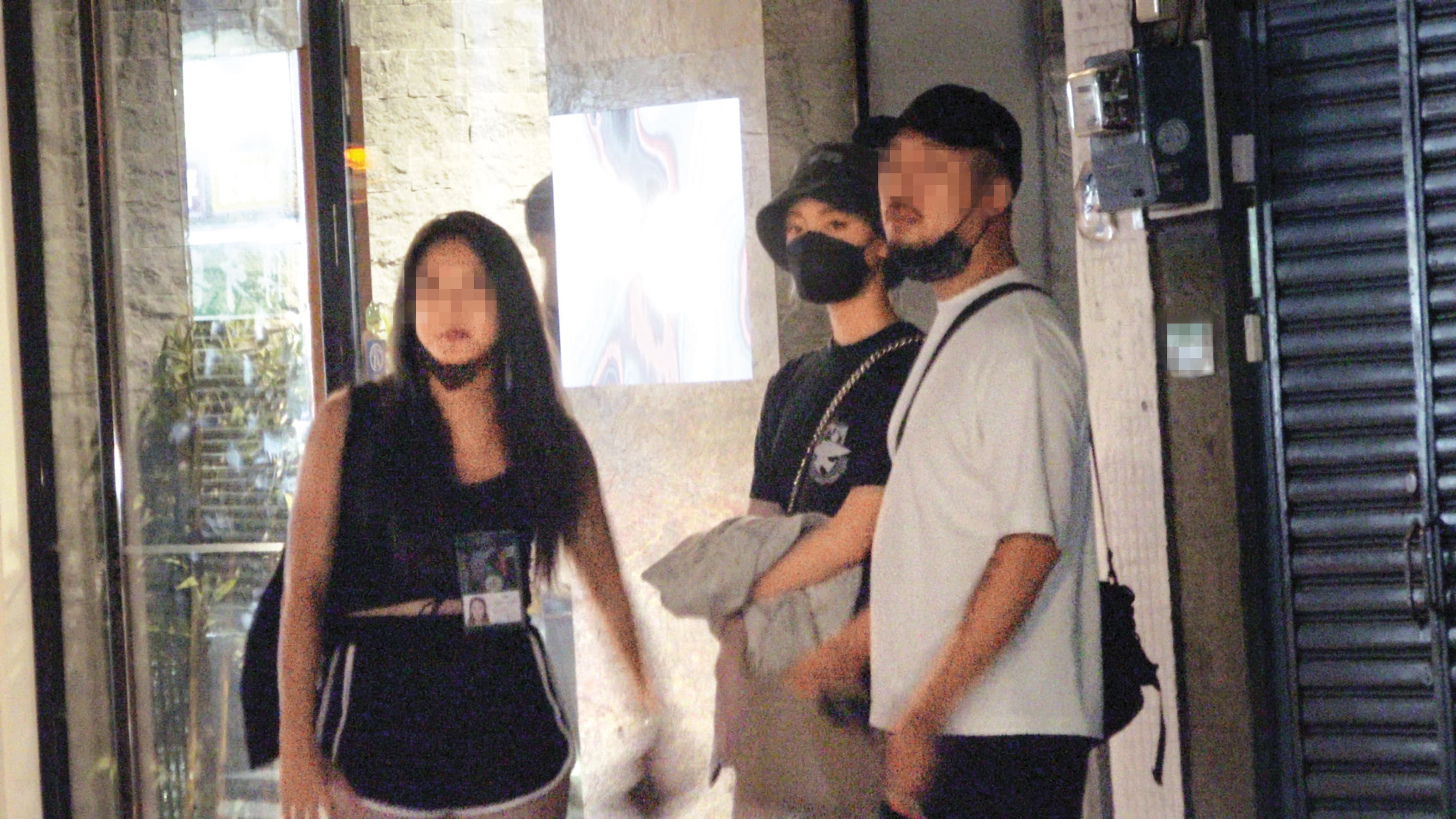 曾被拍到和吳卓源（中）約會的鬍渣男（右），是瘦子的表哥。