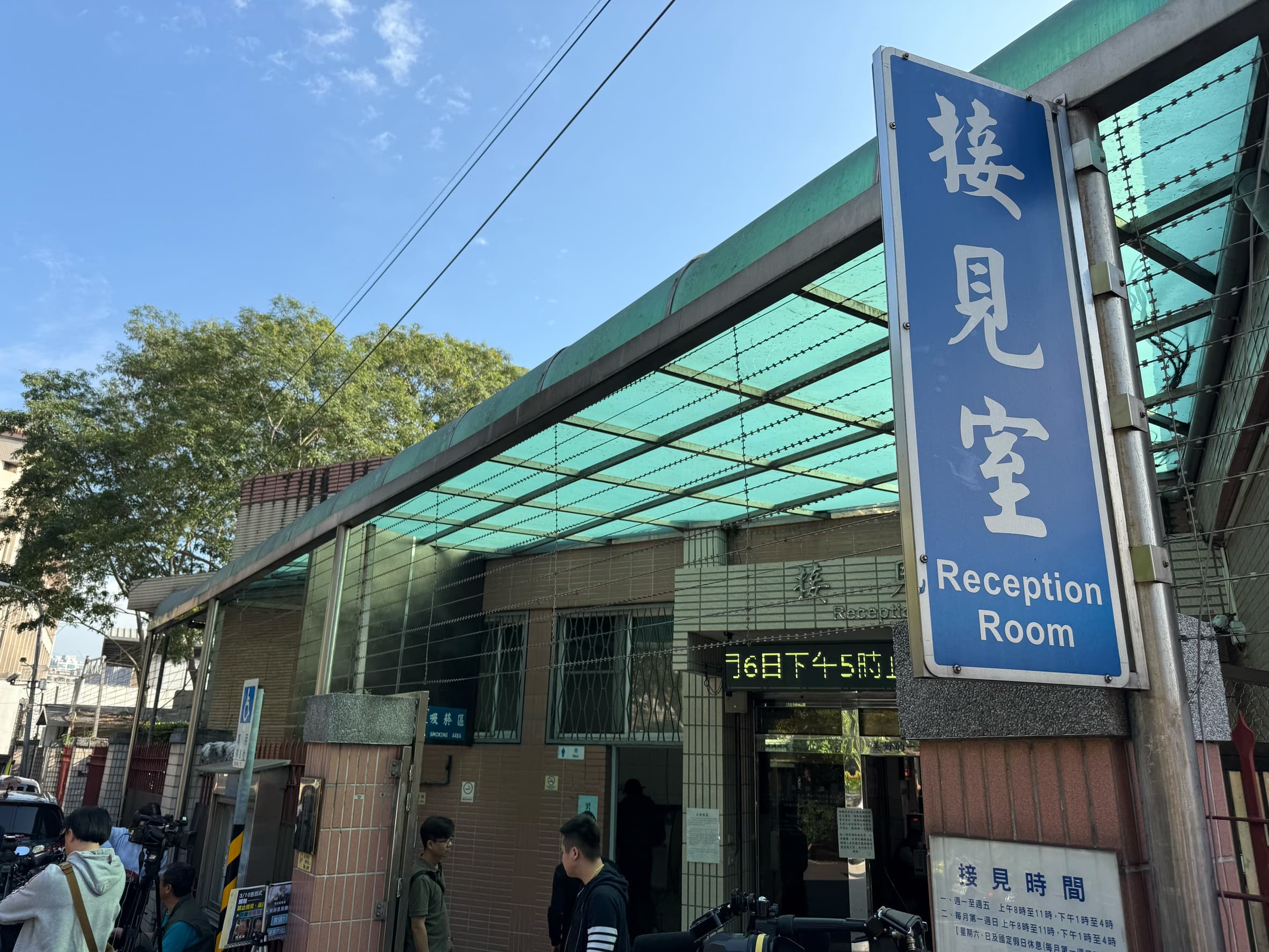 陳佩琪、柯美蘭今（2日）上午抵達台北看守所進行第一次接見柯文哲僅8分鐘。