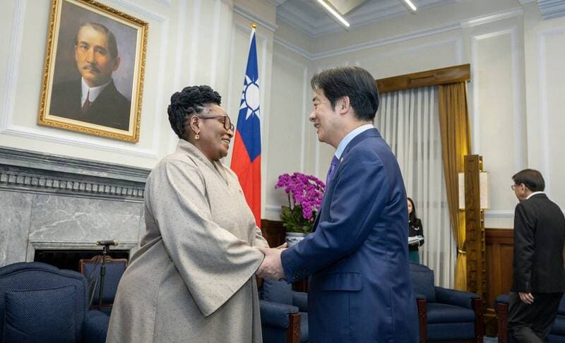 史瓦帝尼王國國王特使、副總理札杜莉4月30日來台會見賴總統。（總統府提供）