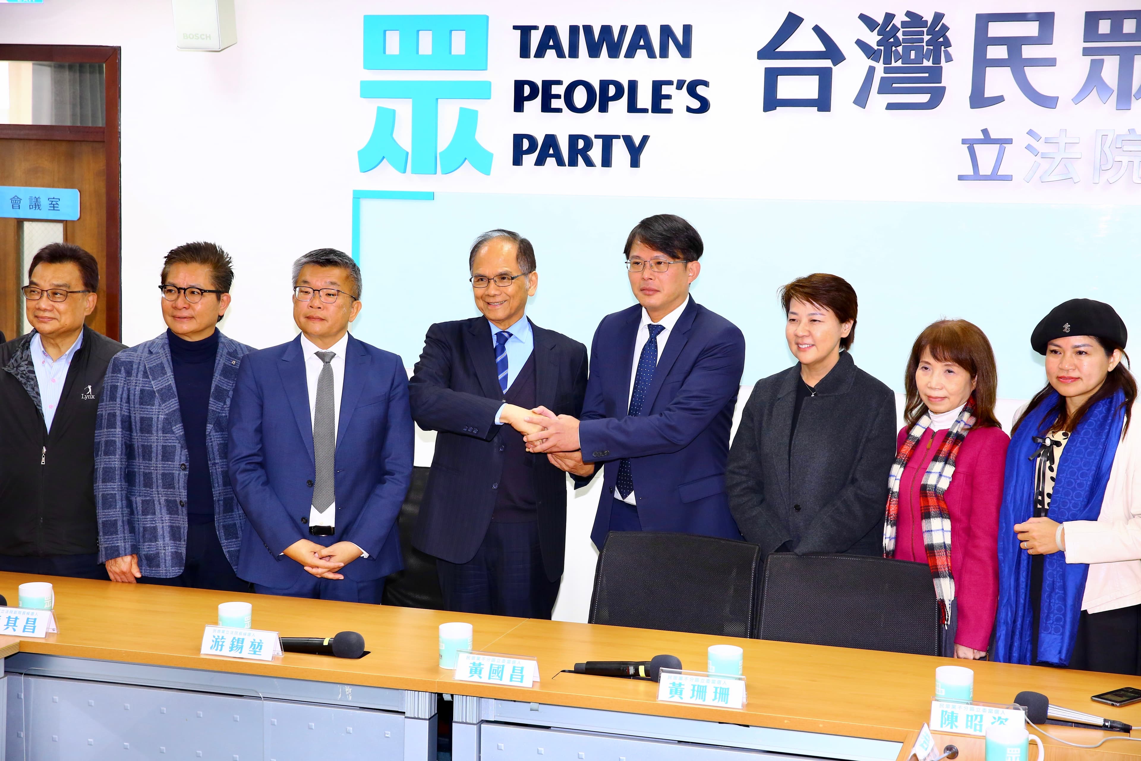 黃國昌（右四）認為今日兩場會談都對國會運作帶來正面影響。