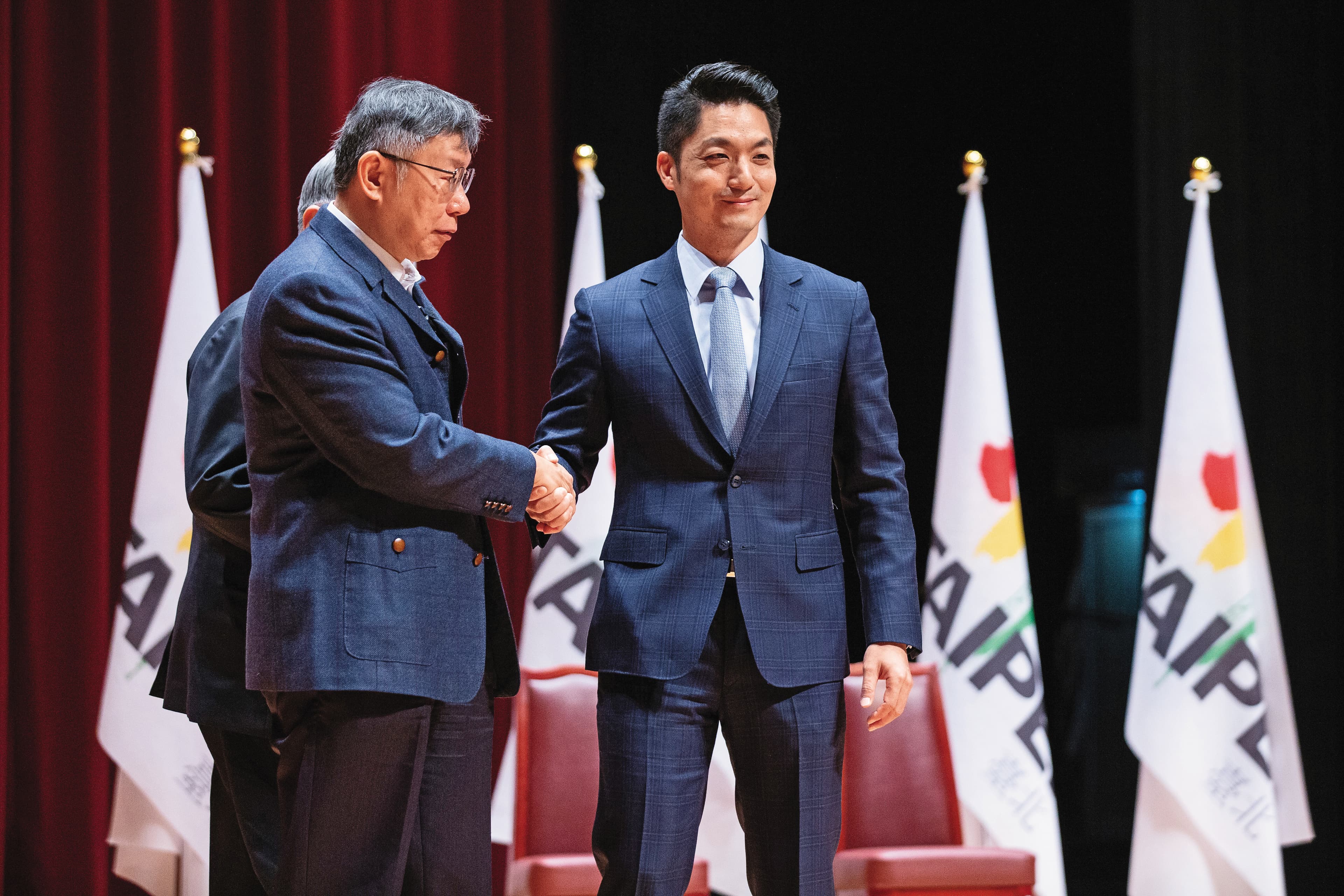 前台北市長柯文哲（左）涉及北士科開發弊案，現任市長蔣萬安（右）如何處理值得觀察。